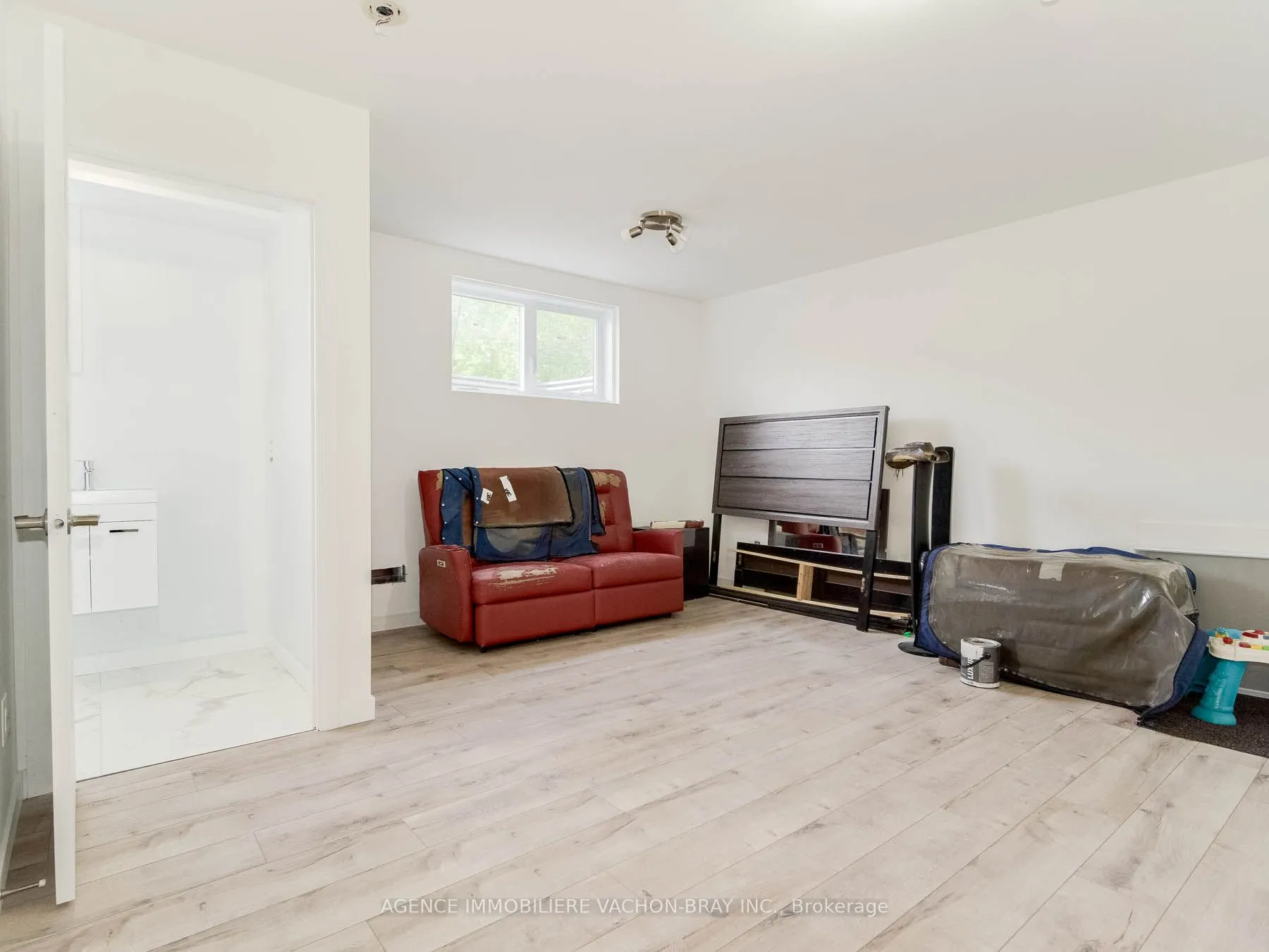 3814 Lakeside Drive