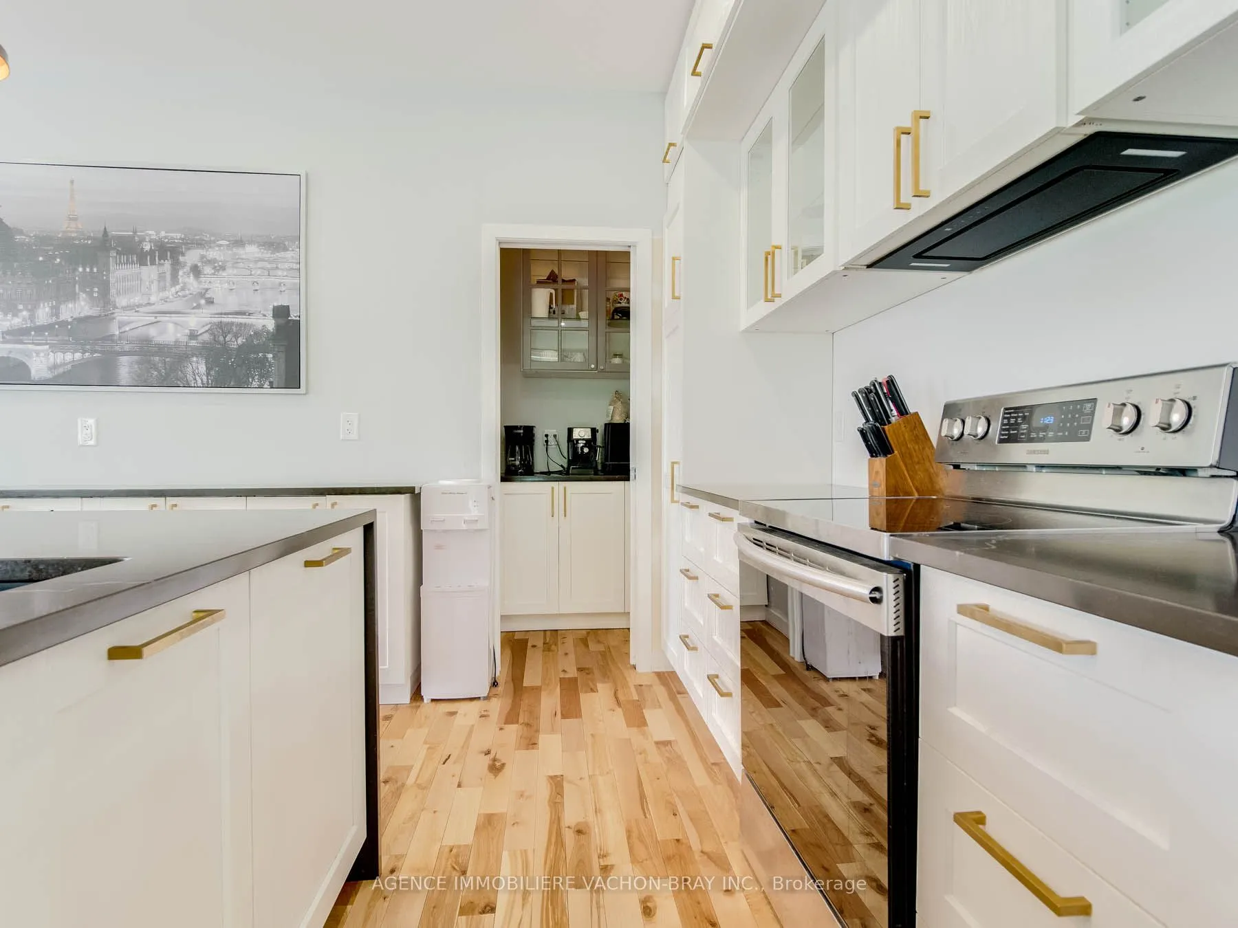 3814 Lakeside Drive