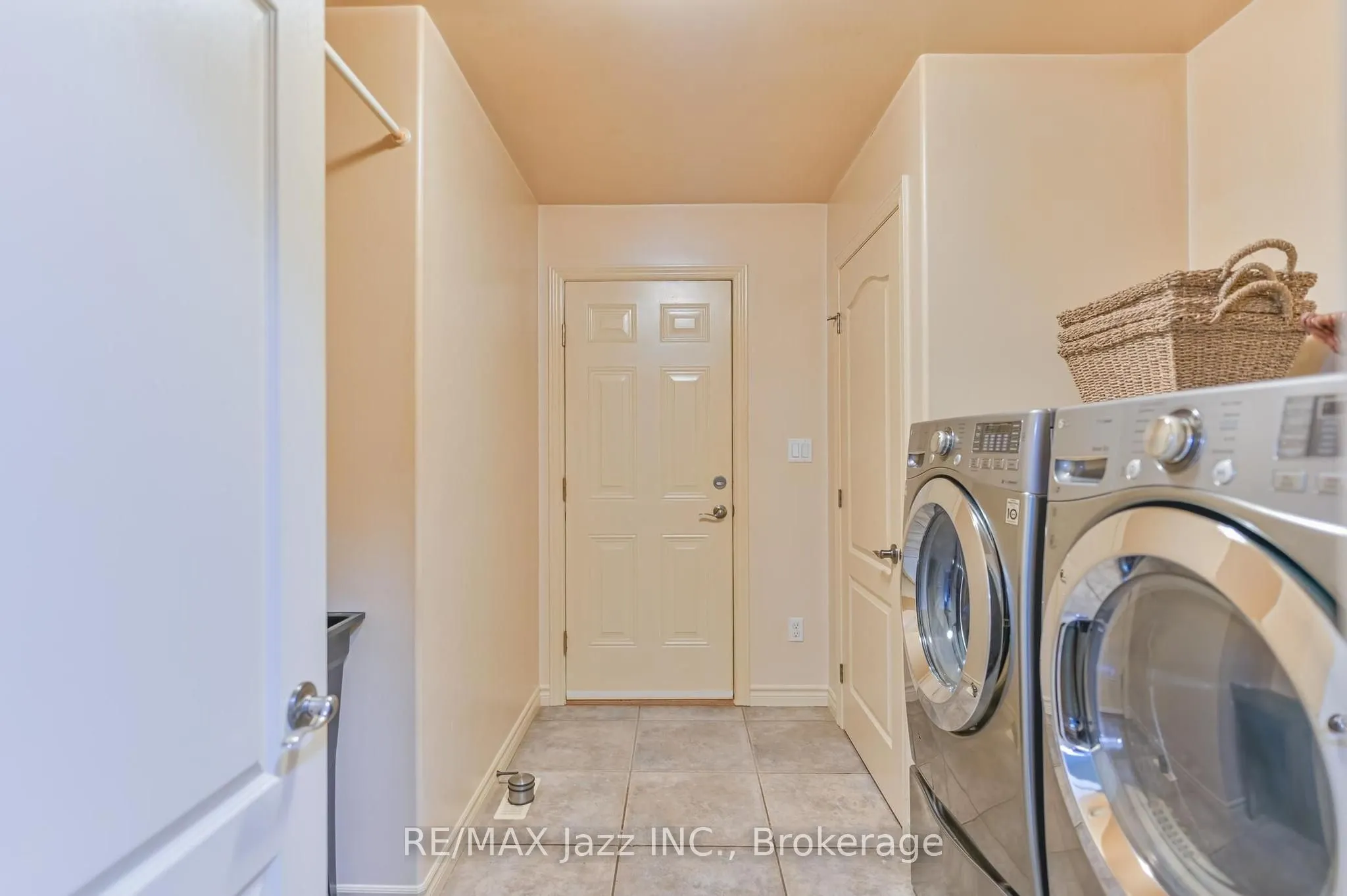 33 Ashwood Crescent