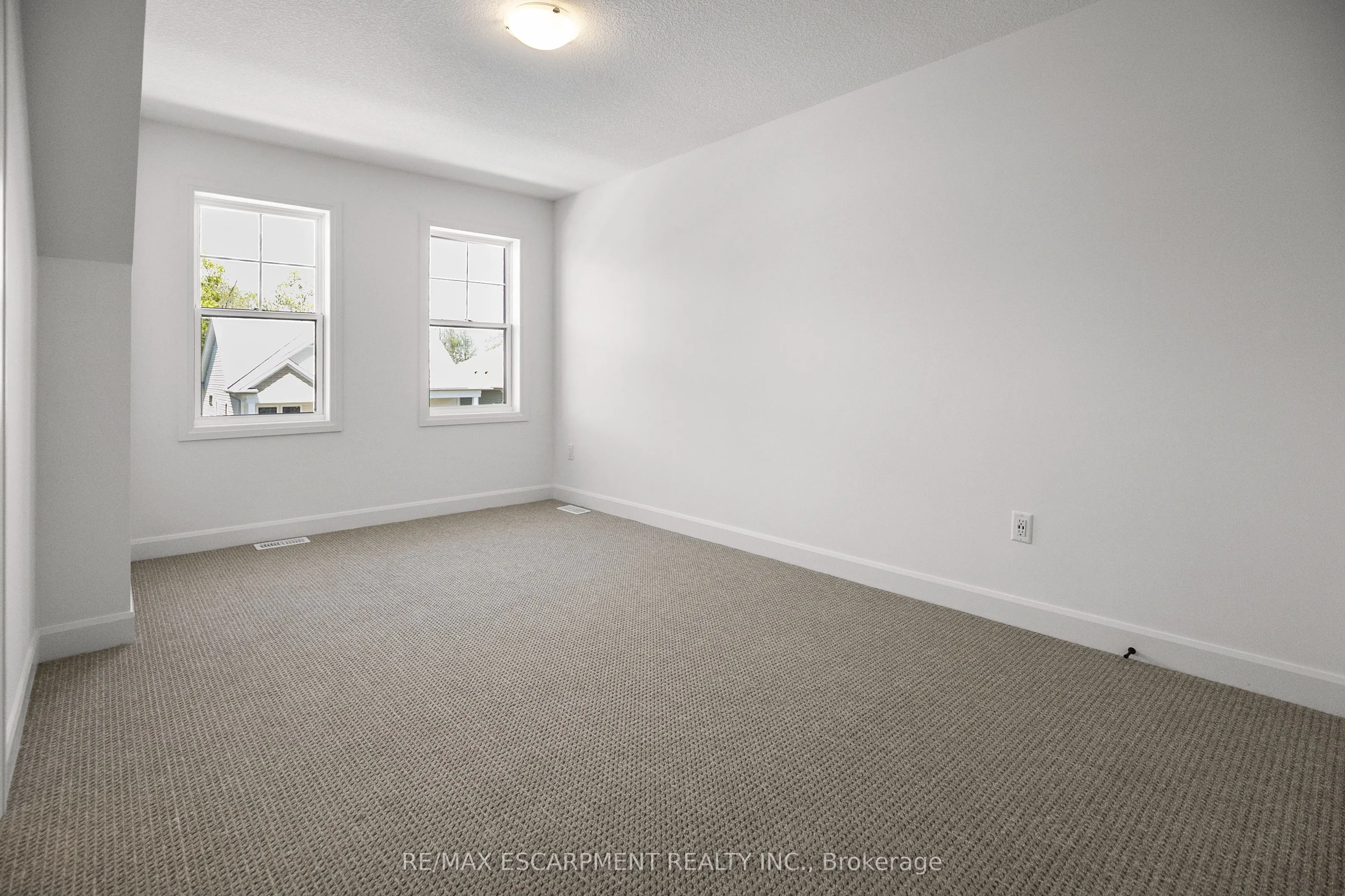 26 BEACHWALK Crescent