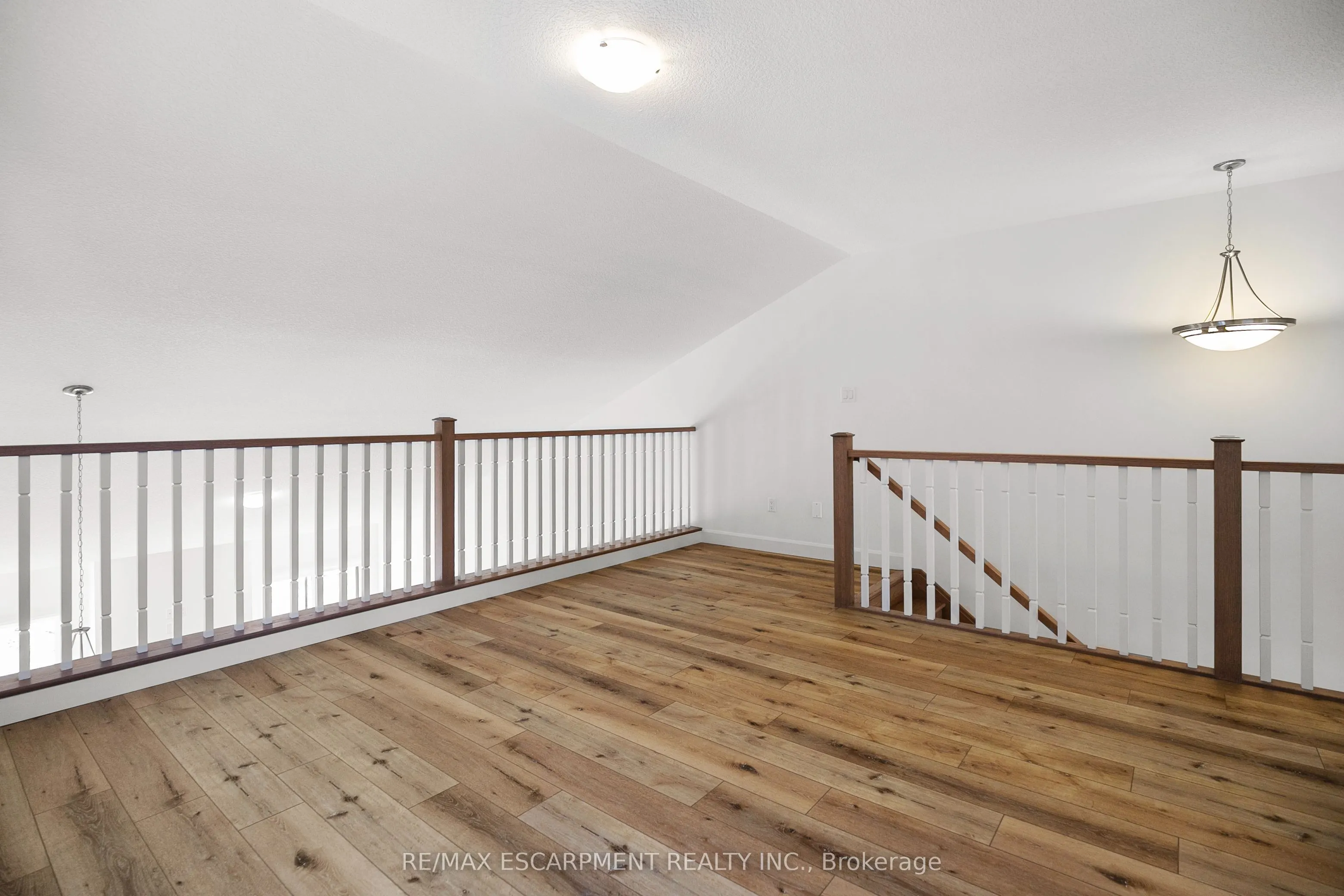 26 BEACHWALK Crescent