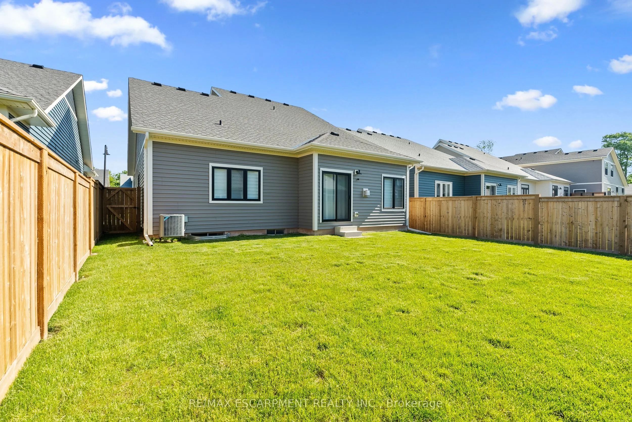 26 BEACHWALK Crescent