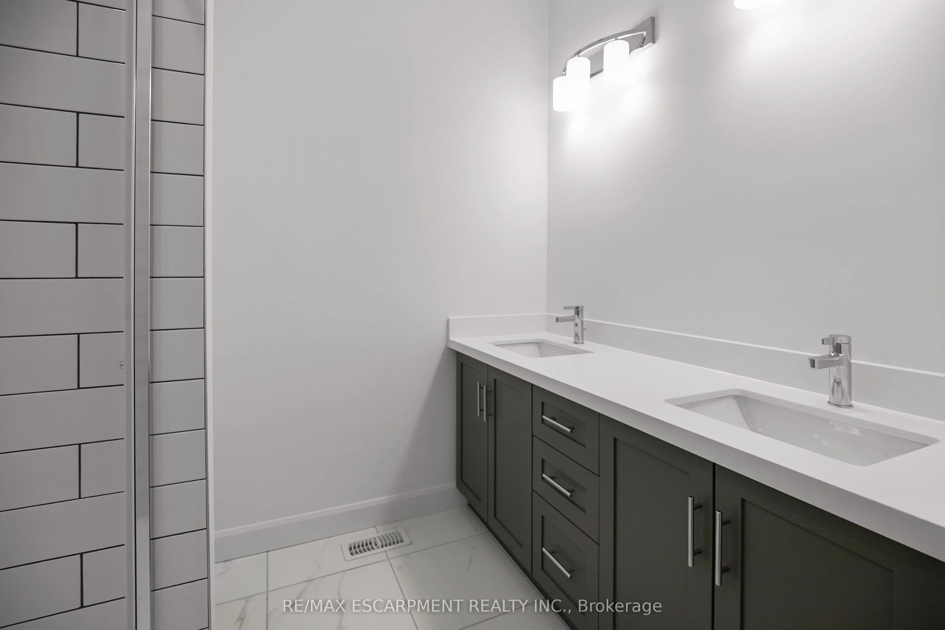 26 BEACHWALK Crescent