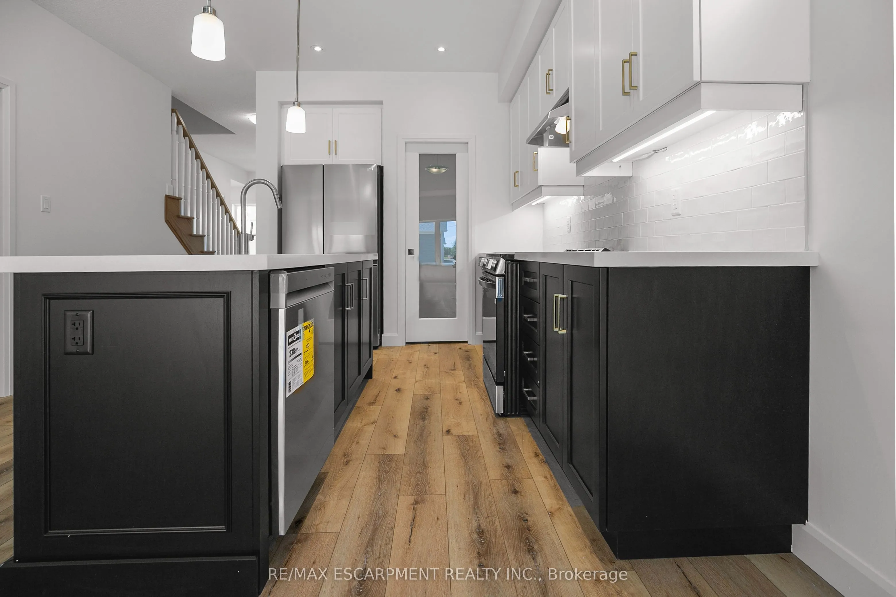 26 BEACHWALK Crescent