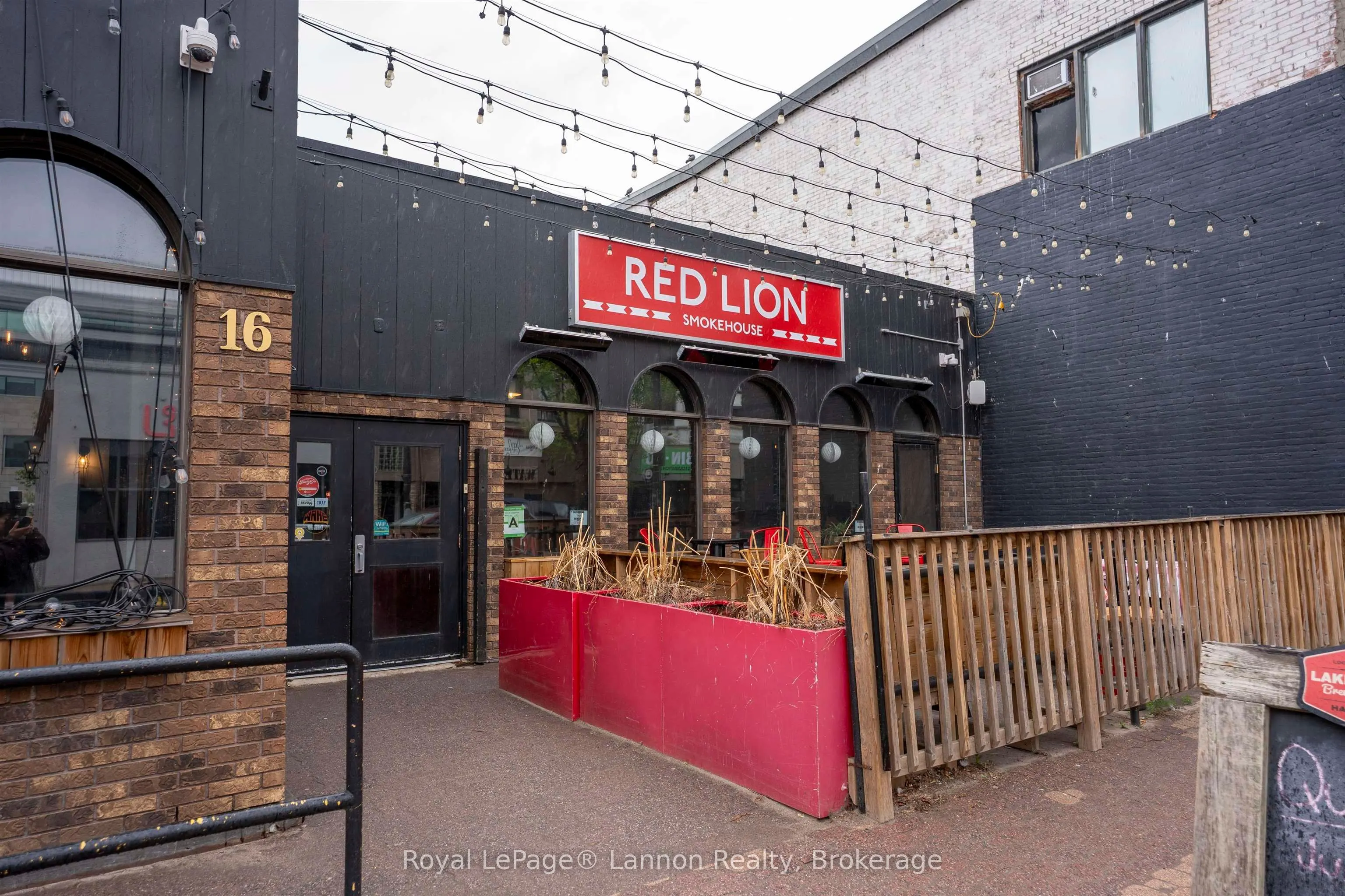 16 Cumberland Street S