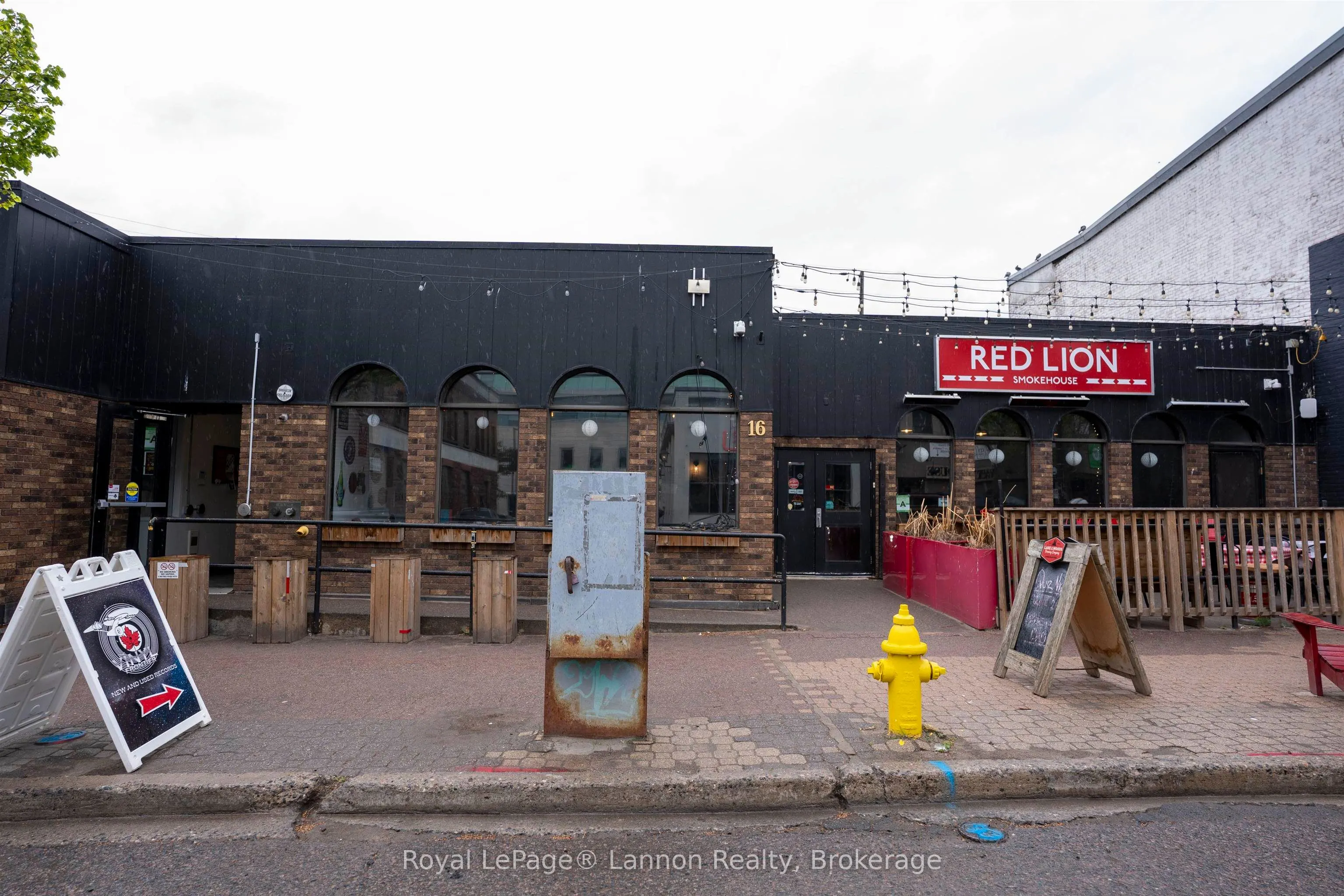 16 Cumberland Street S