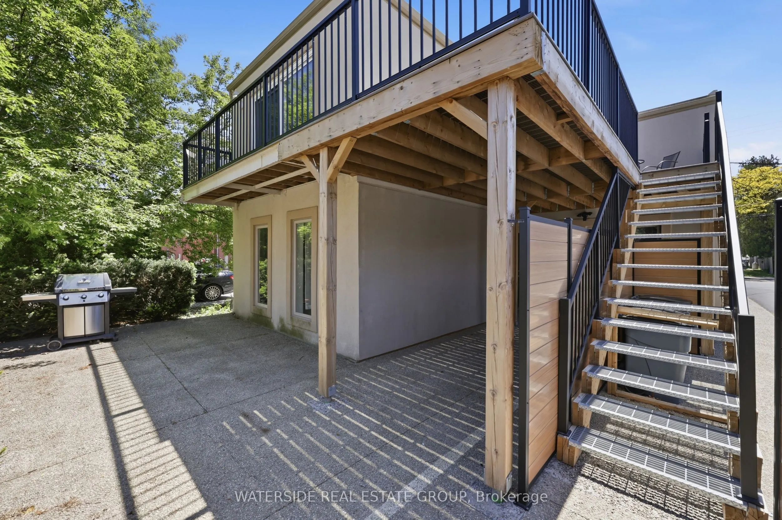 58 King Street W