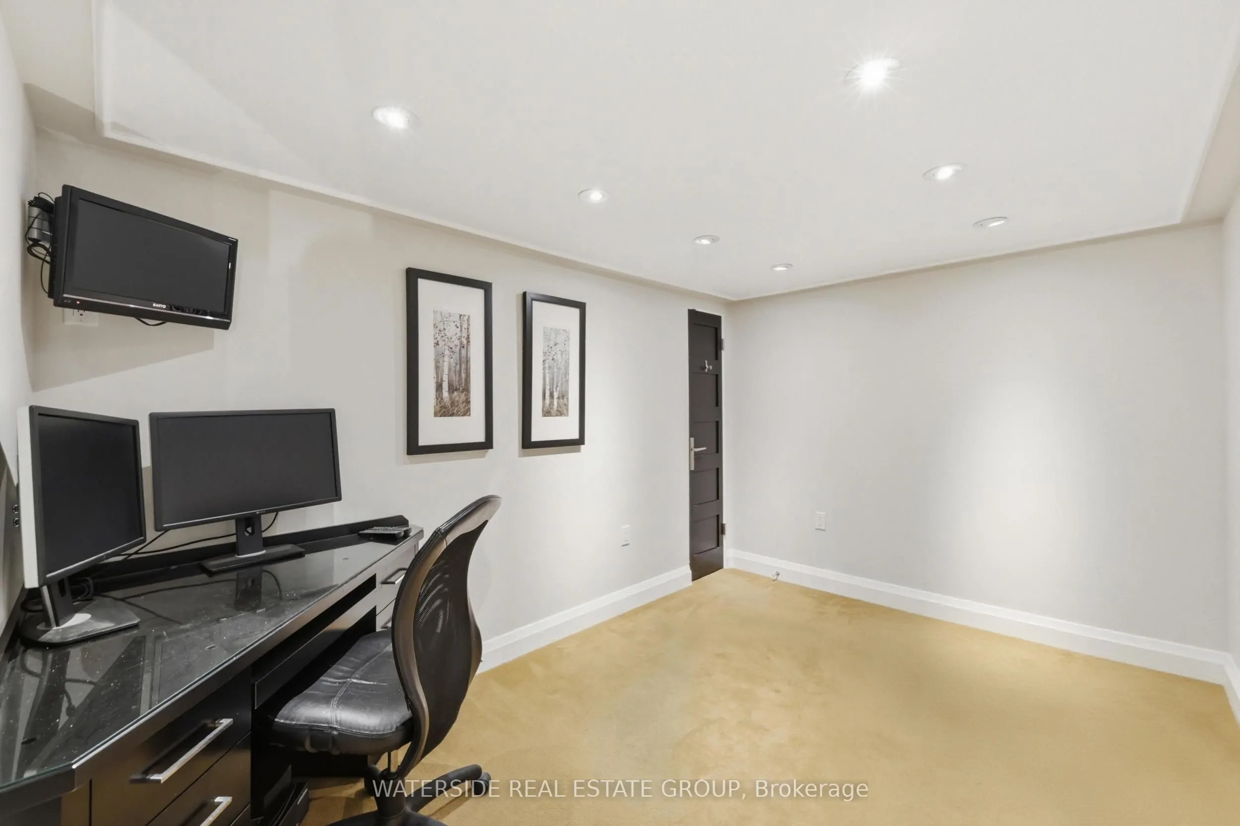 58 King Street W