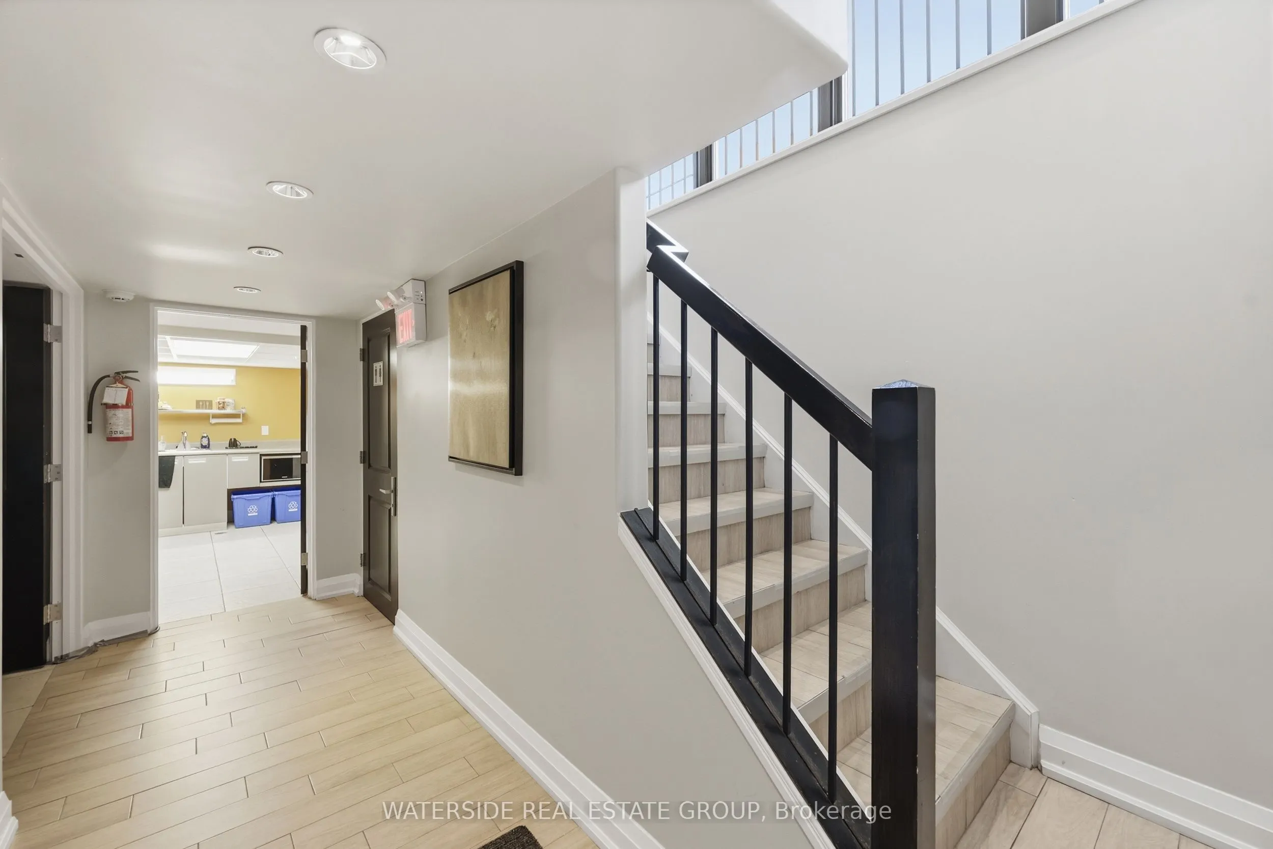 60 King Street W