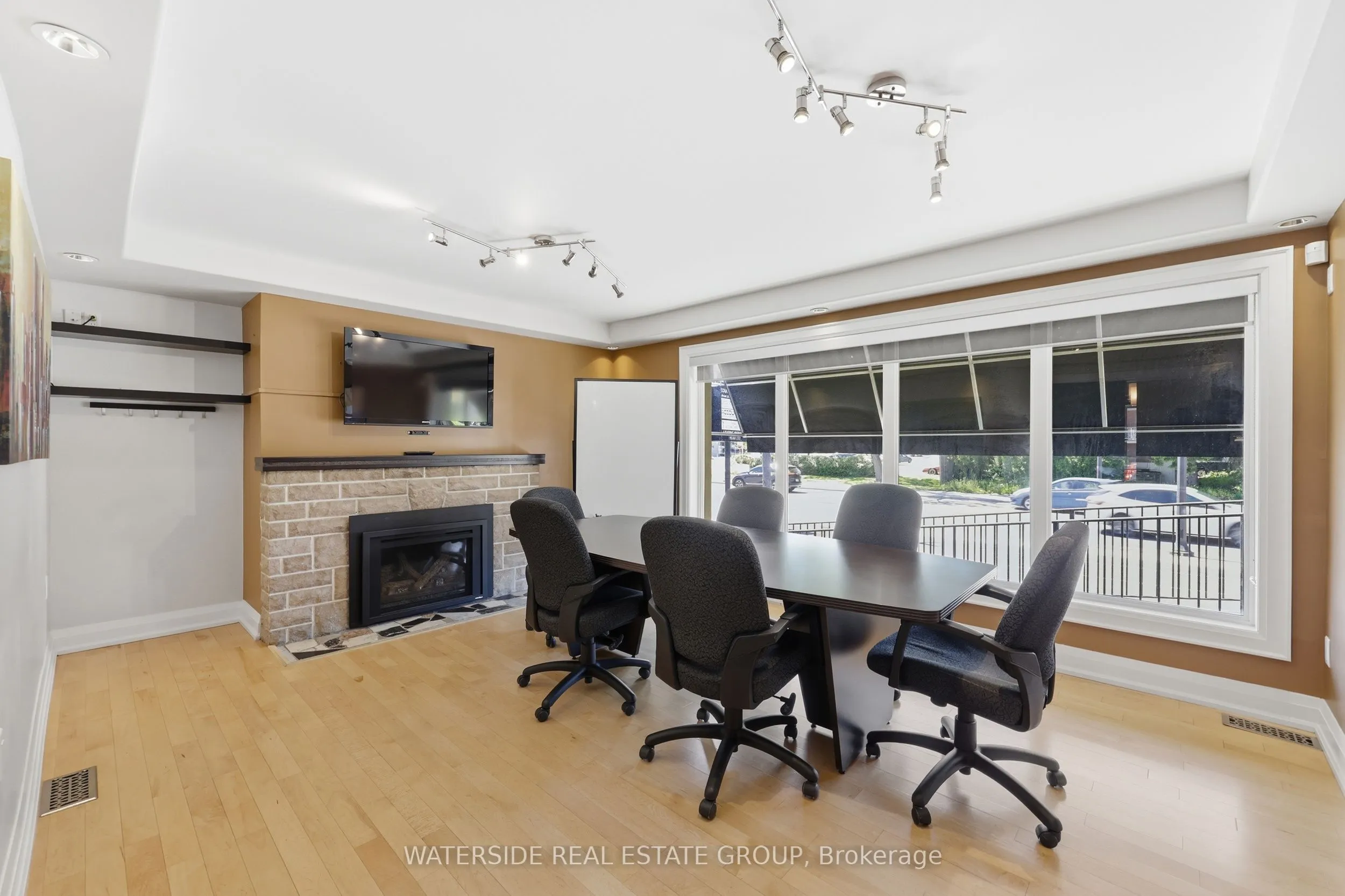 60 King Street W
