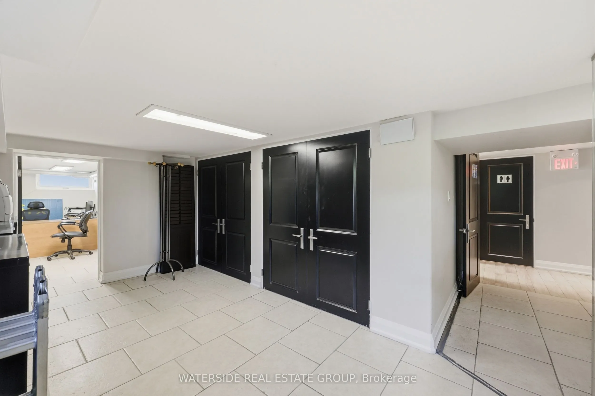 60 King Street W