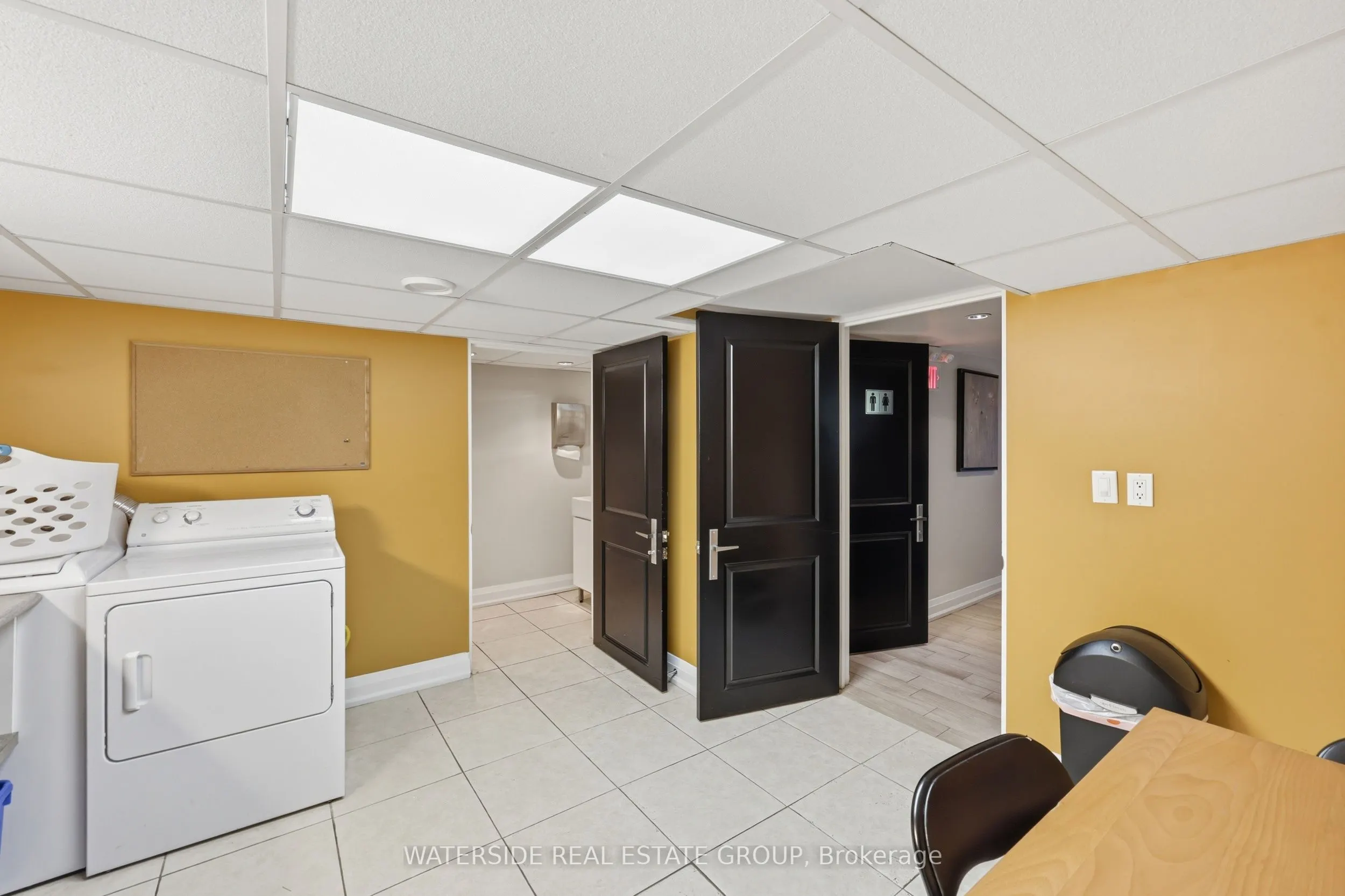 60 King Street W