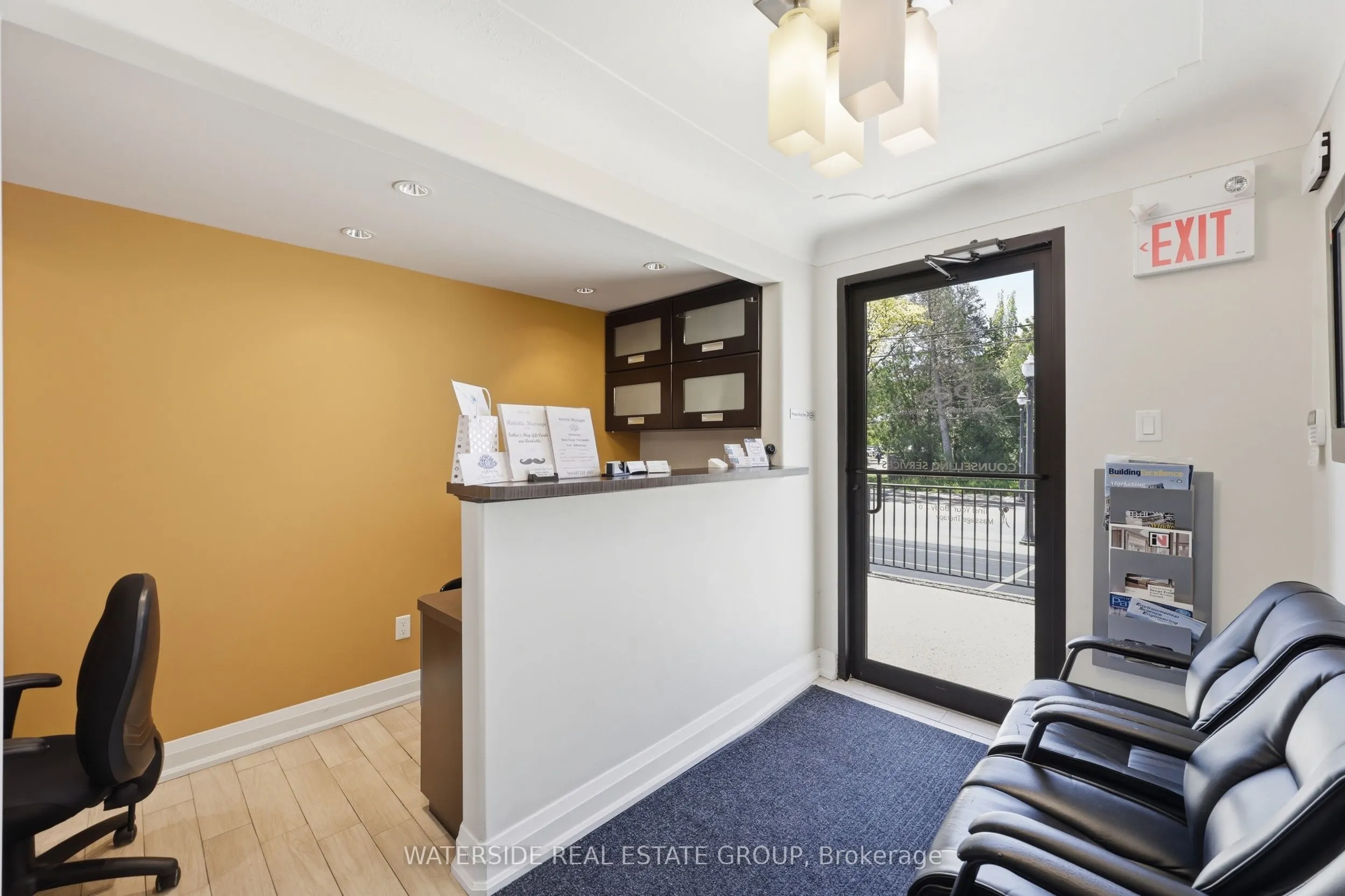 60 King Street W