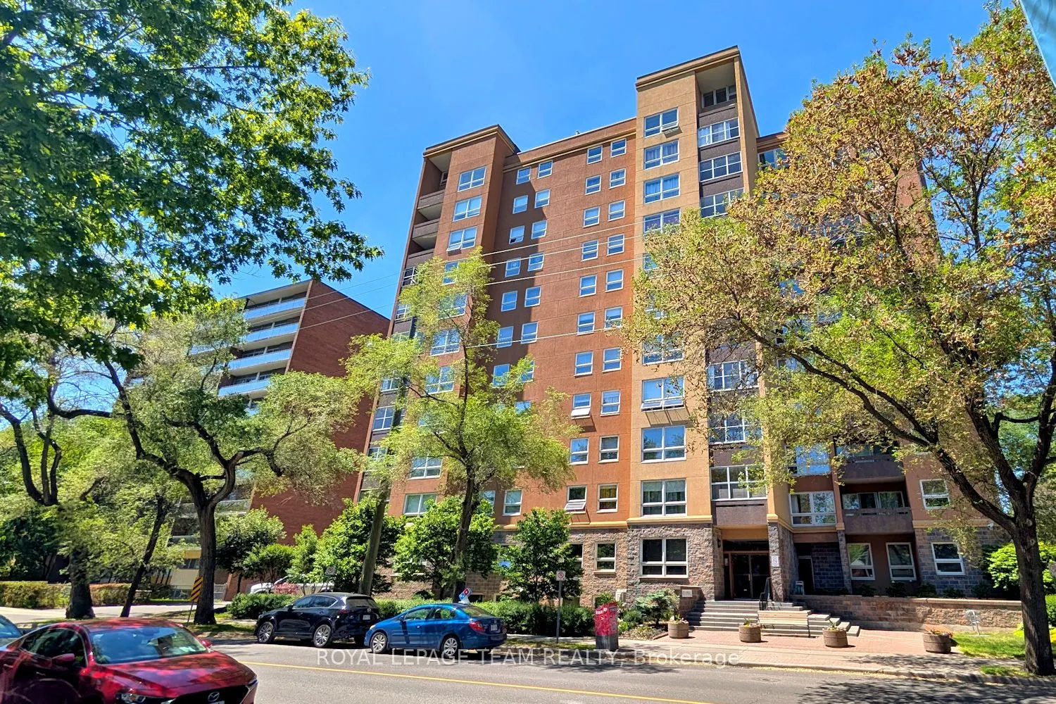 373 Laurier Avenue E #505