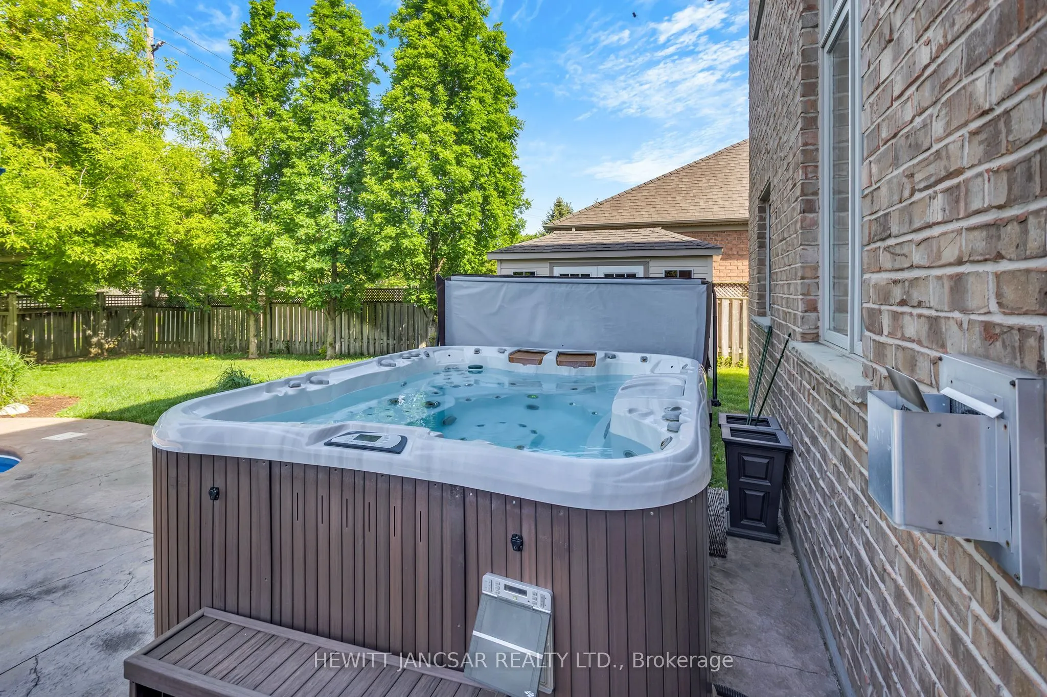211 Terrace Wood Crescent