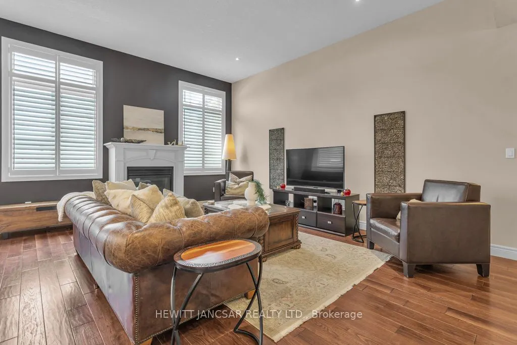 211 Terrace Wood Crescent