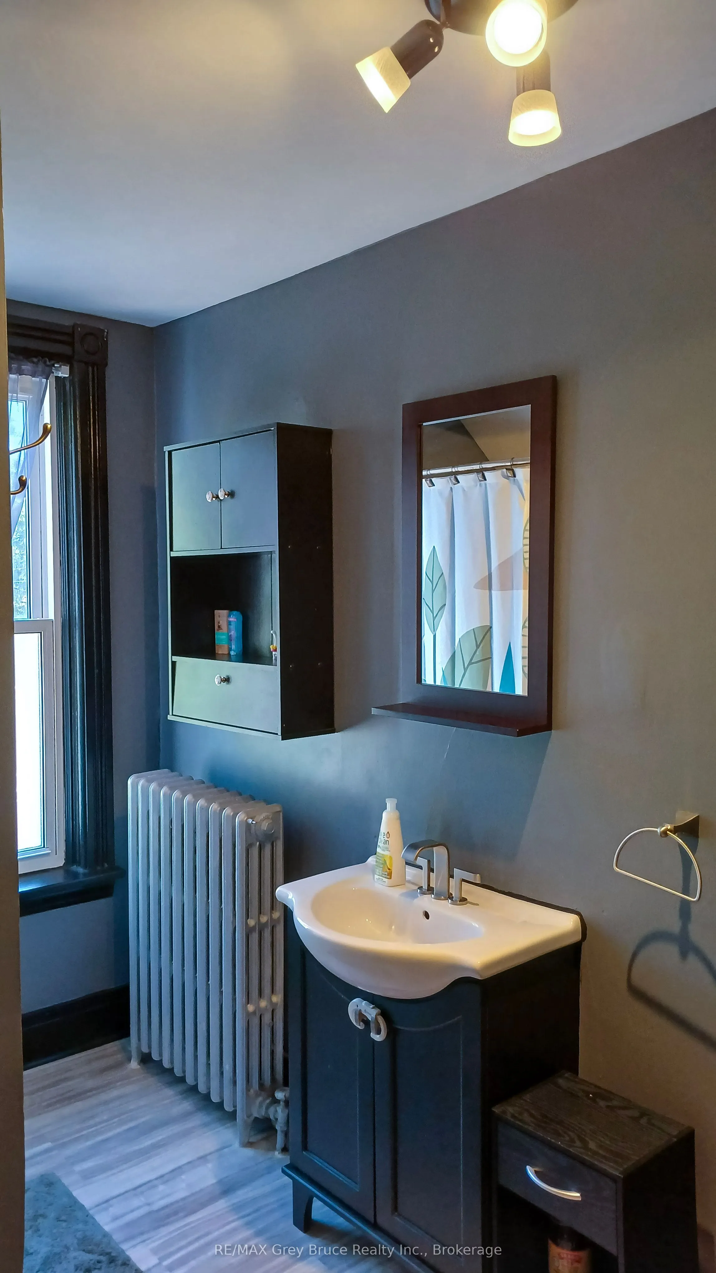 499 16th Street W