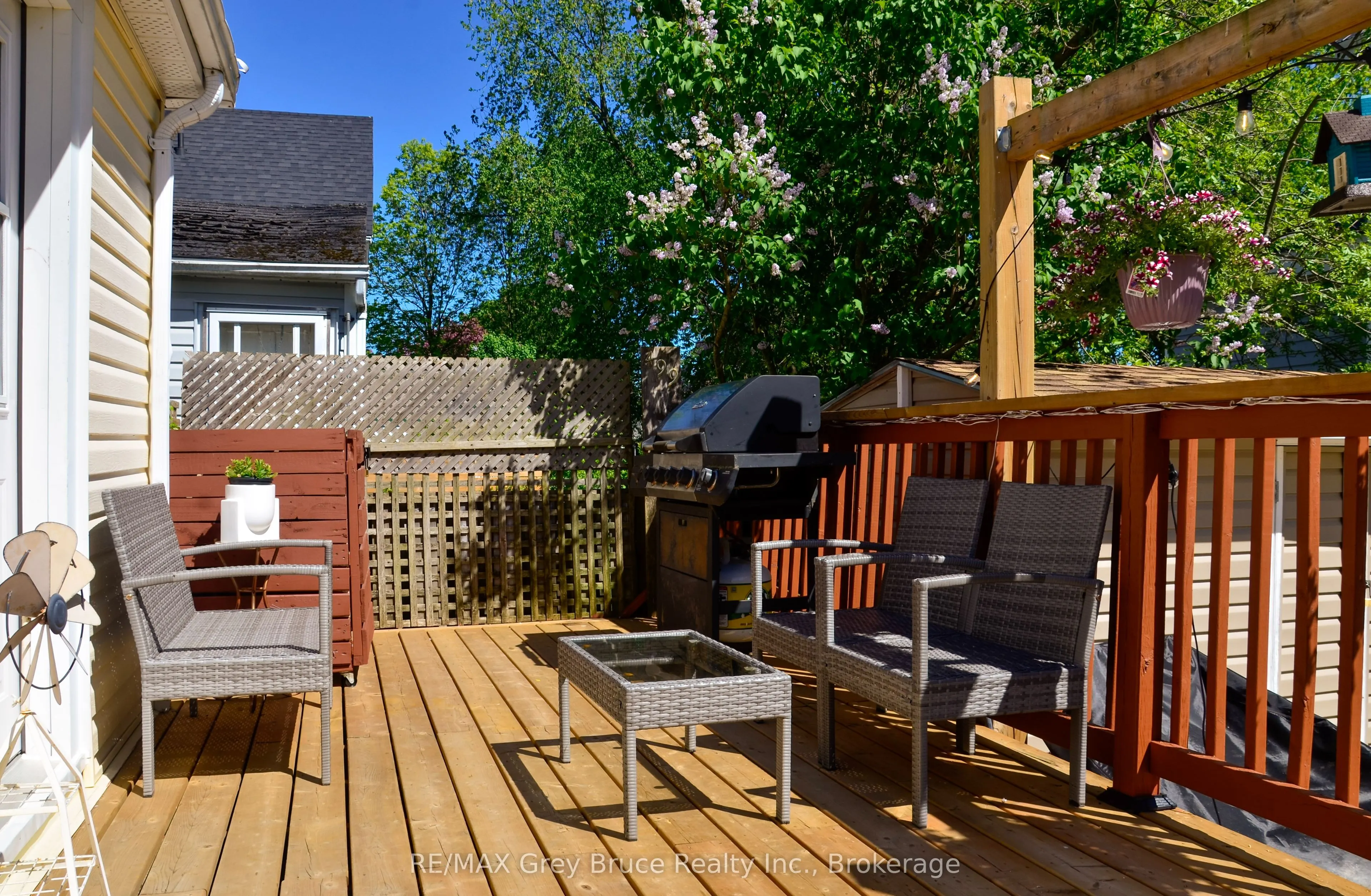 499 16th Street W