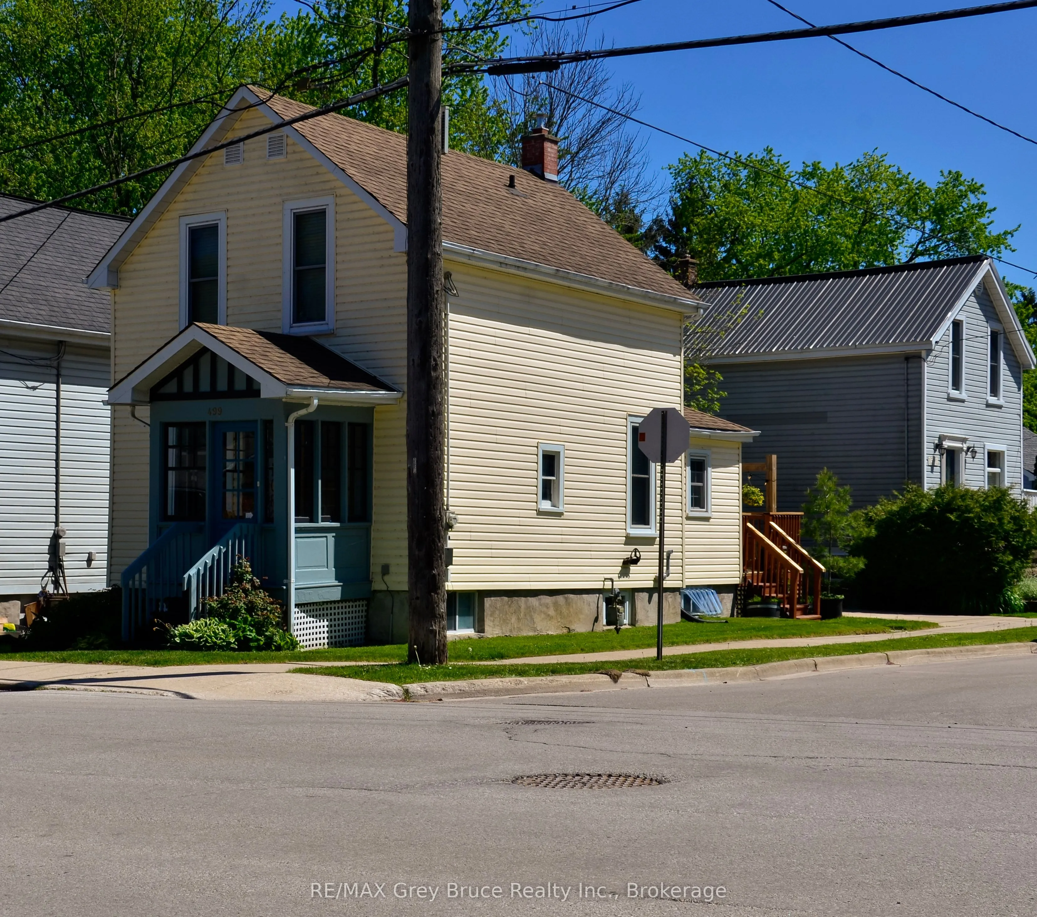 499 16th Street W