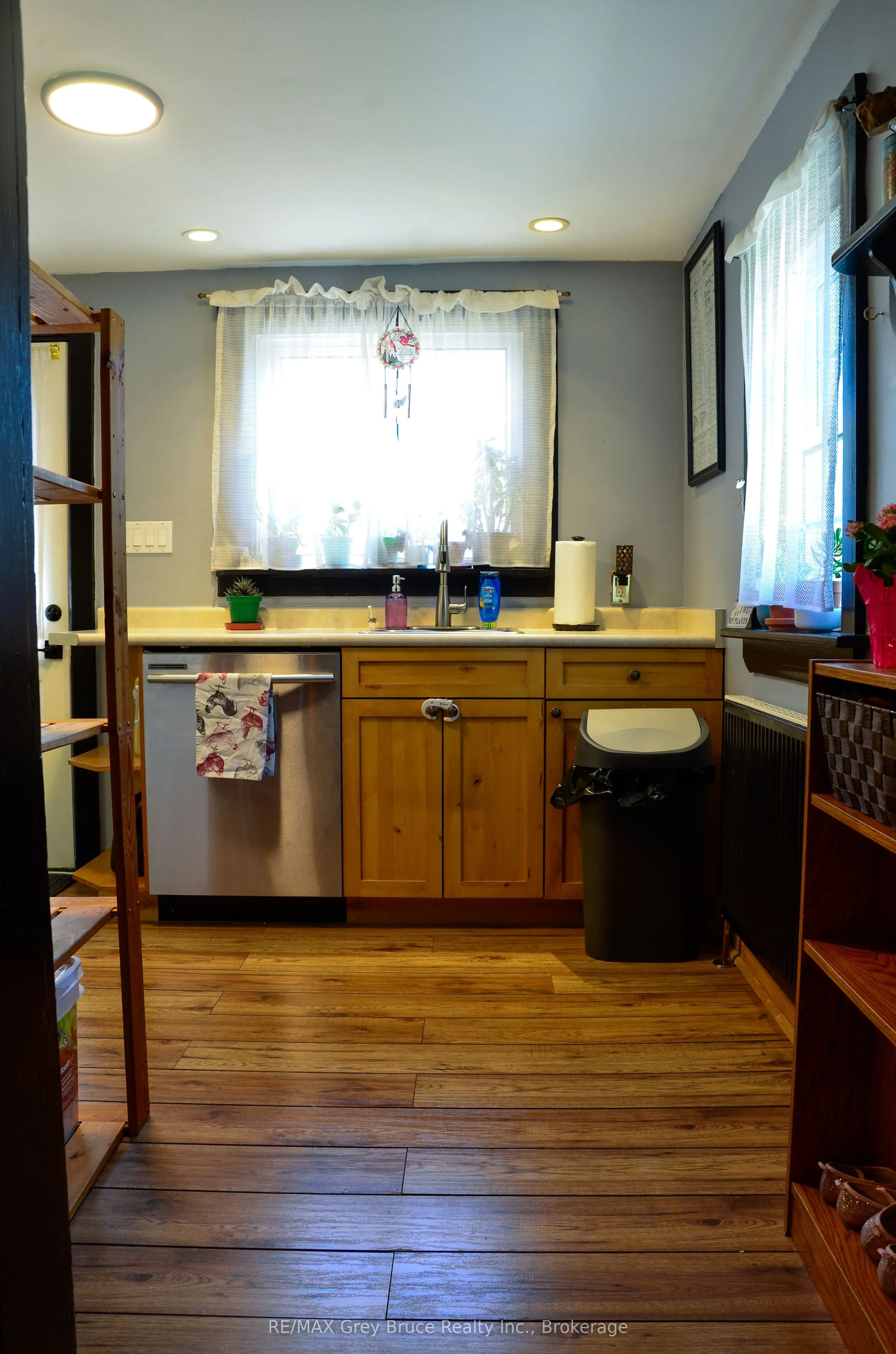 499 16th Street W