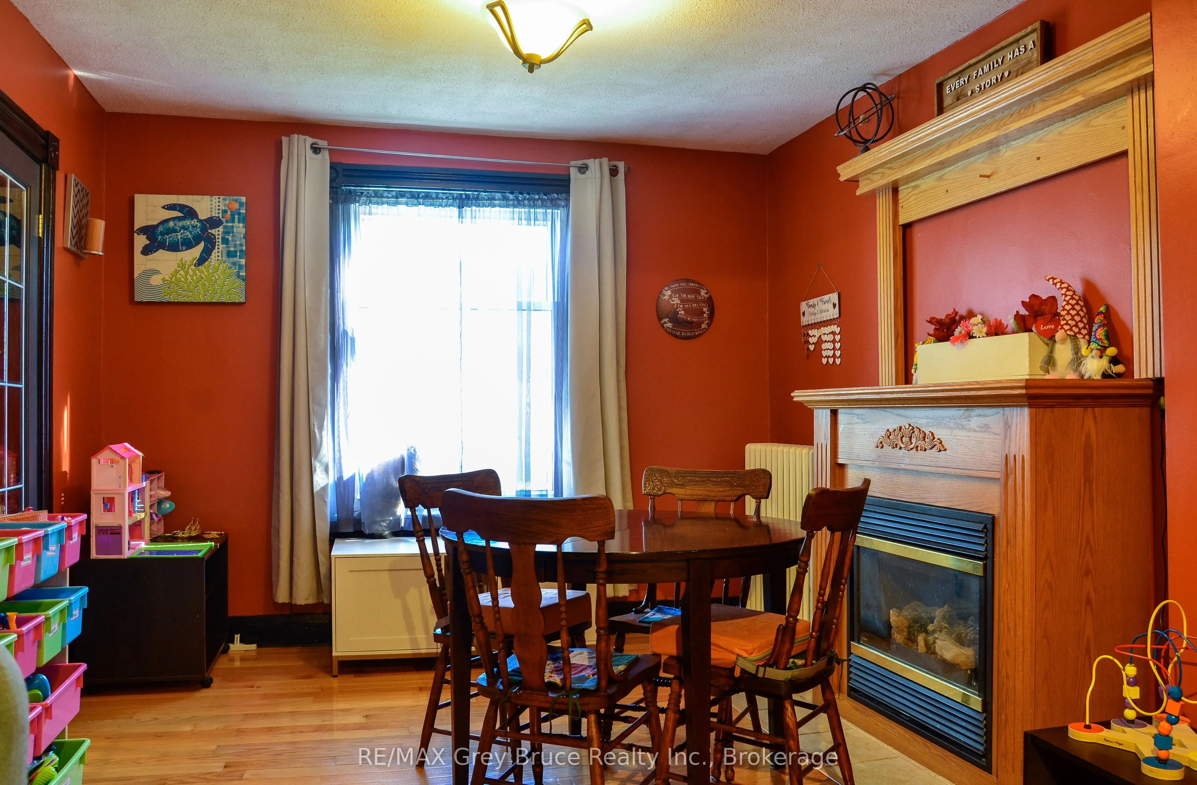 499 16th Street W