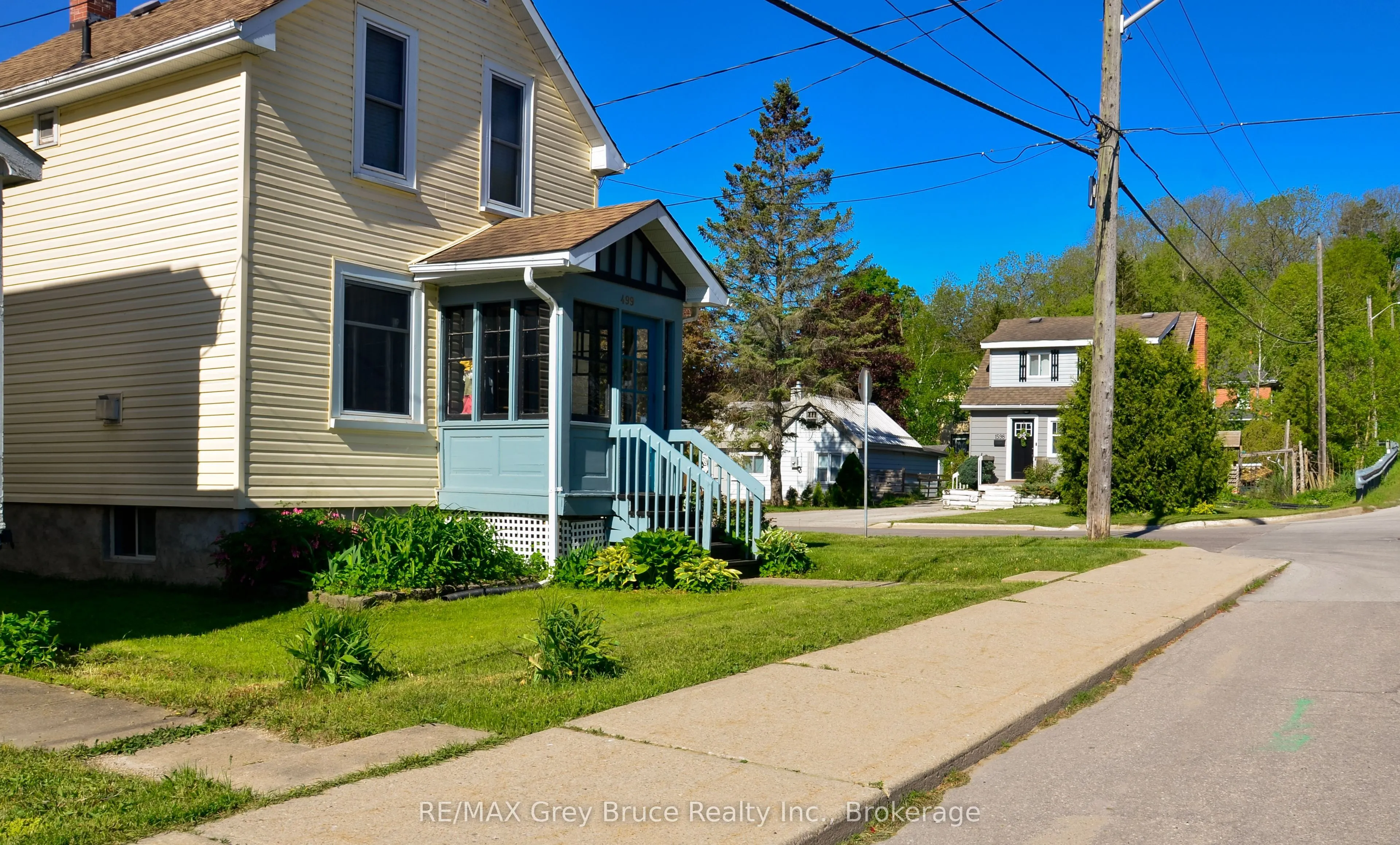 499 16th Street W