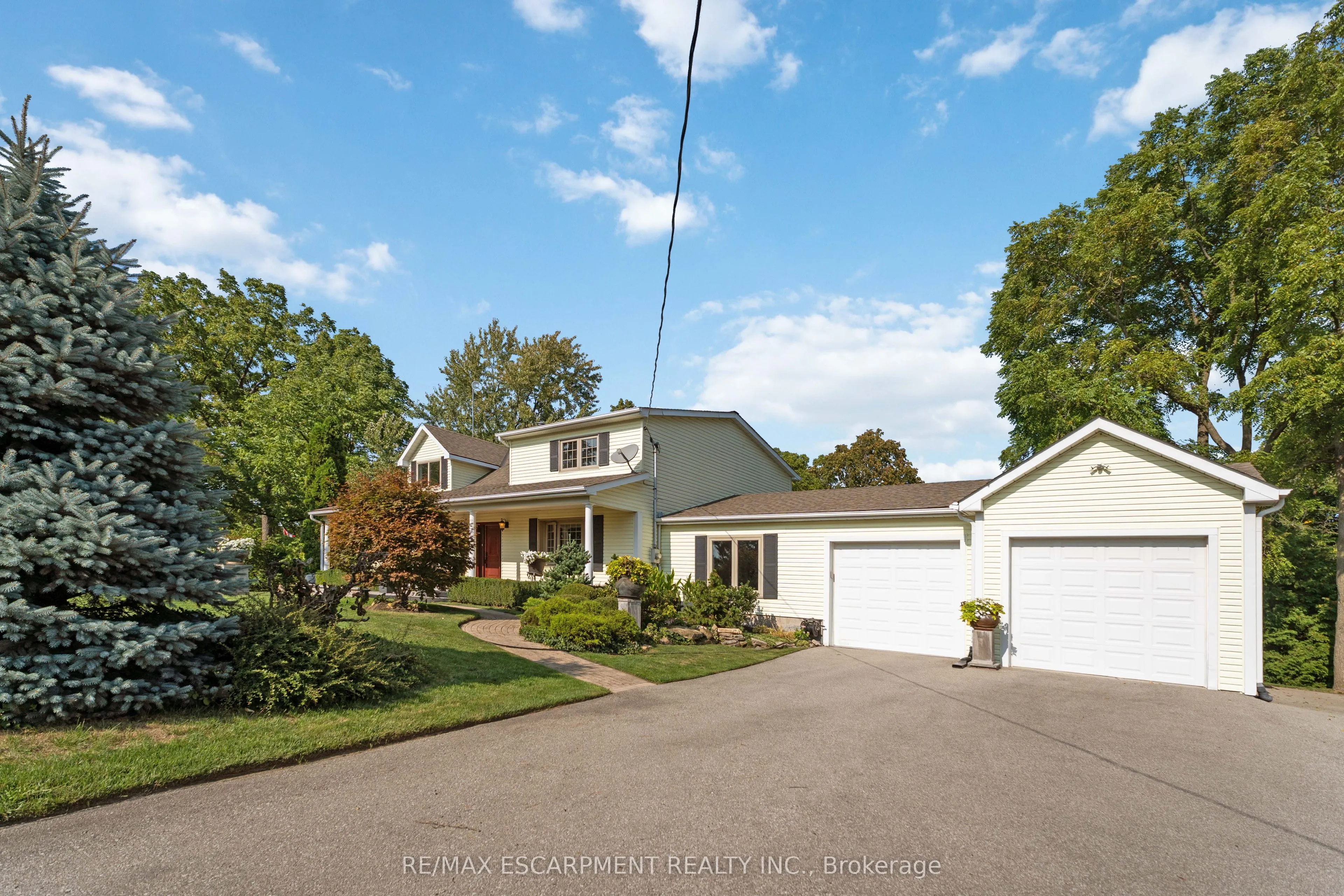 493 Ridge Road E