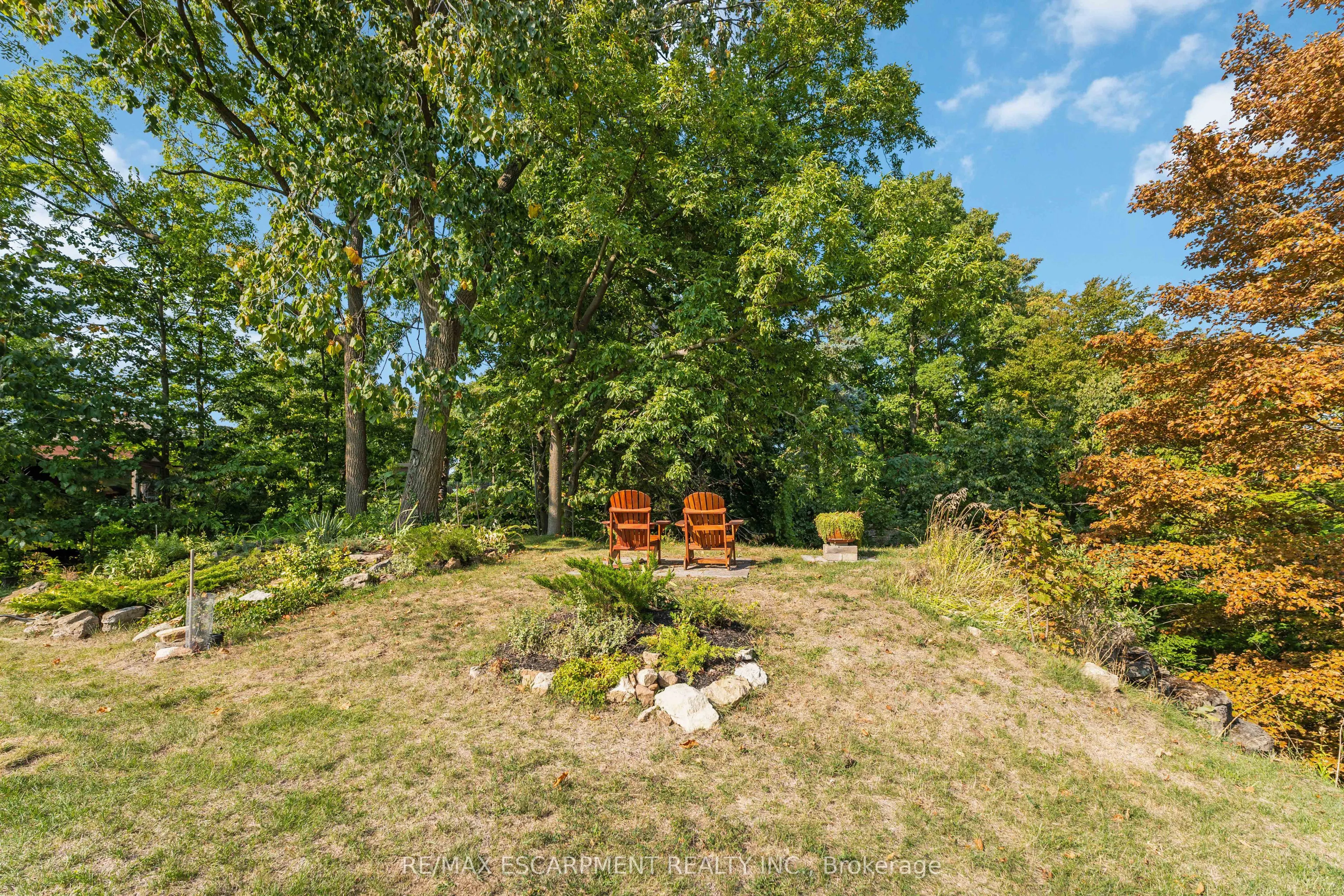 493 Ridge Road E
