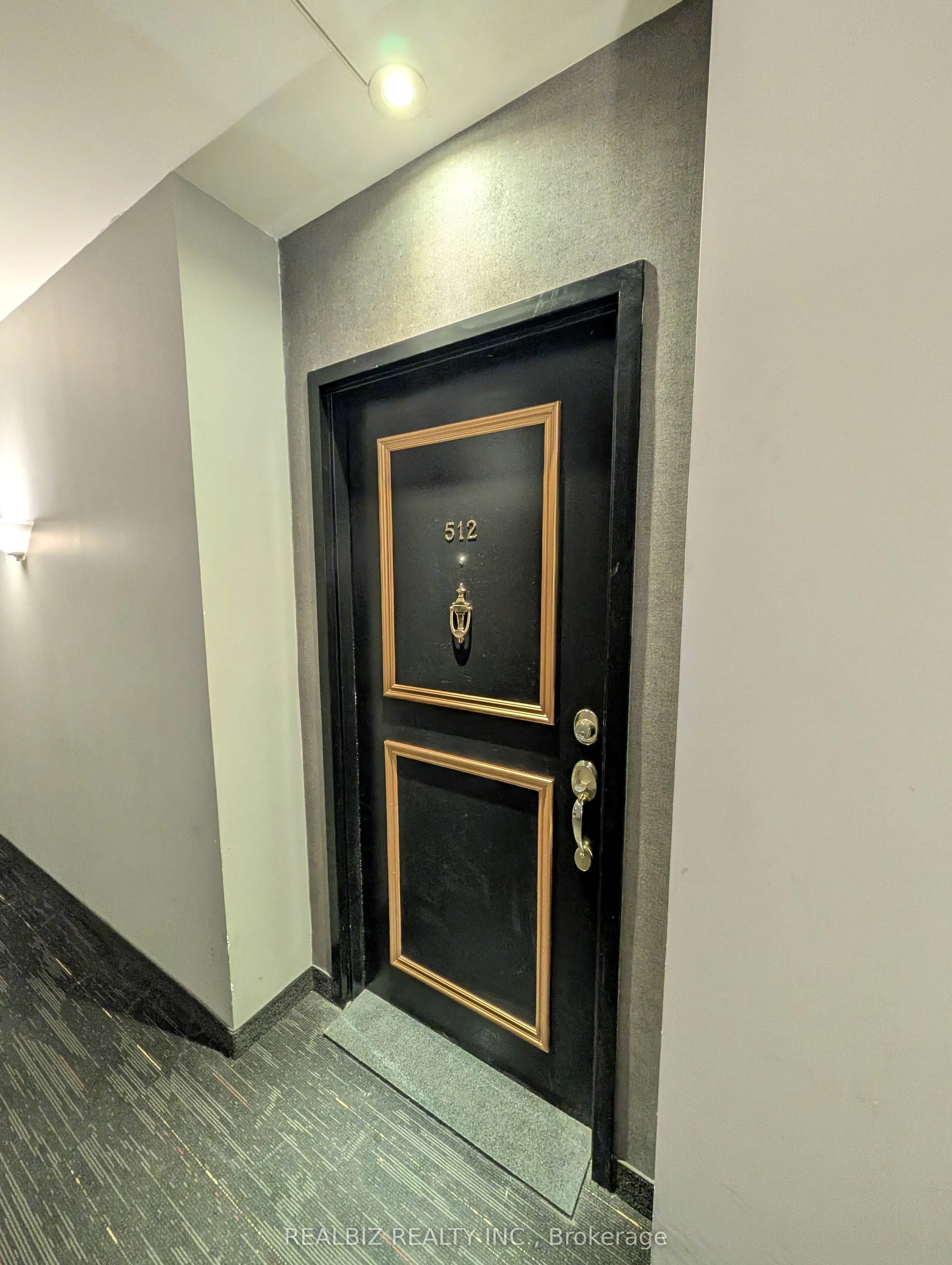 135 James Street S #512