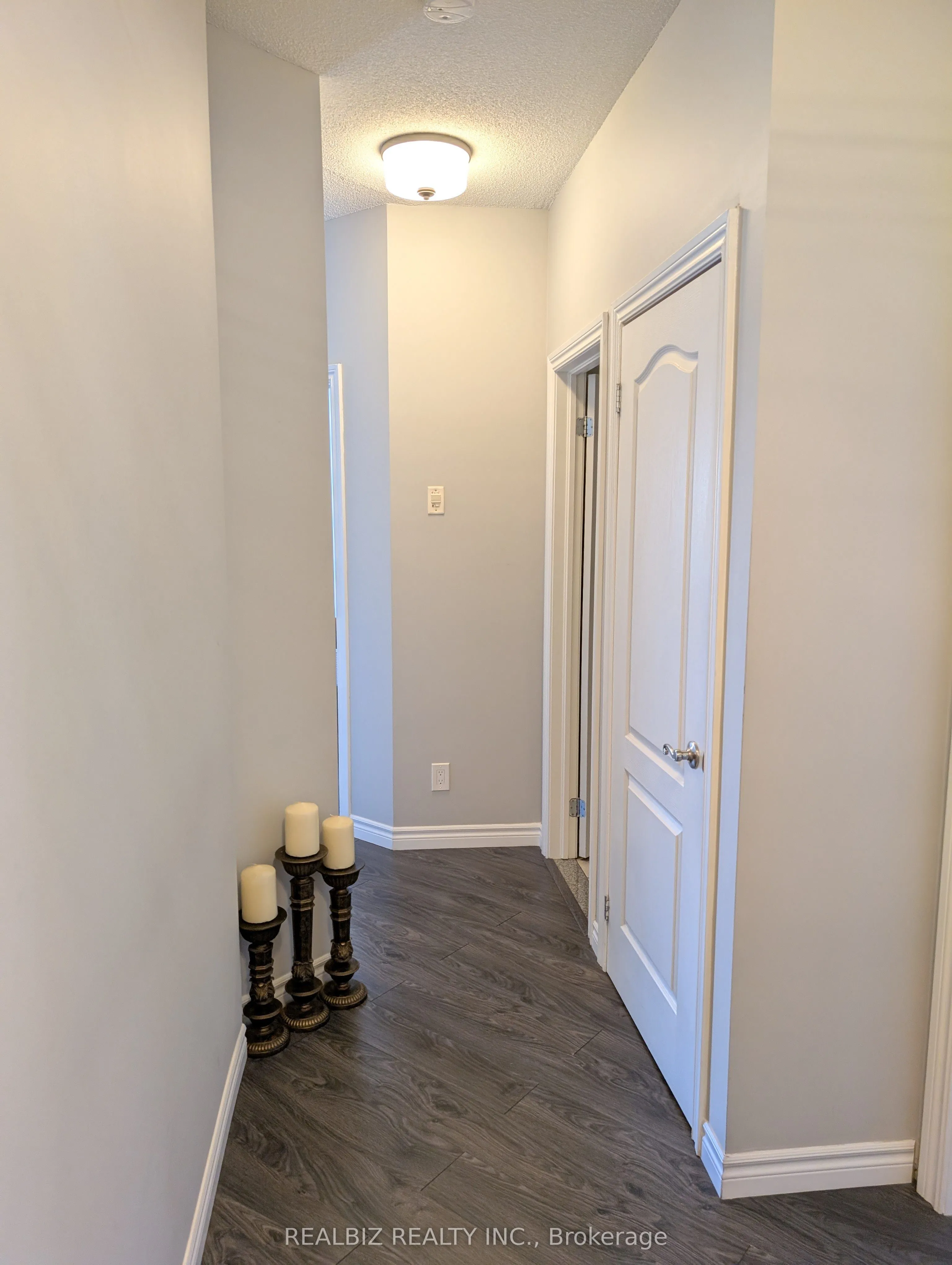 135 James Street S #512