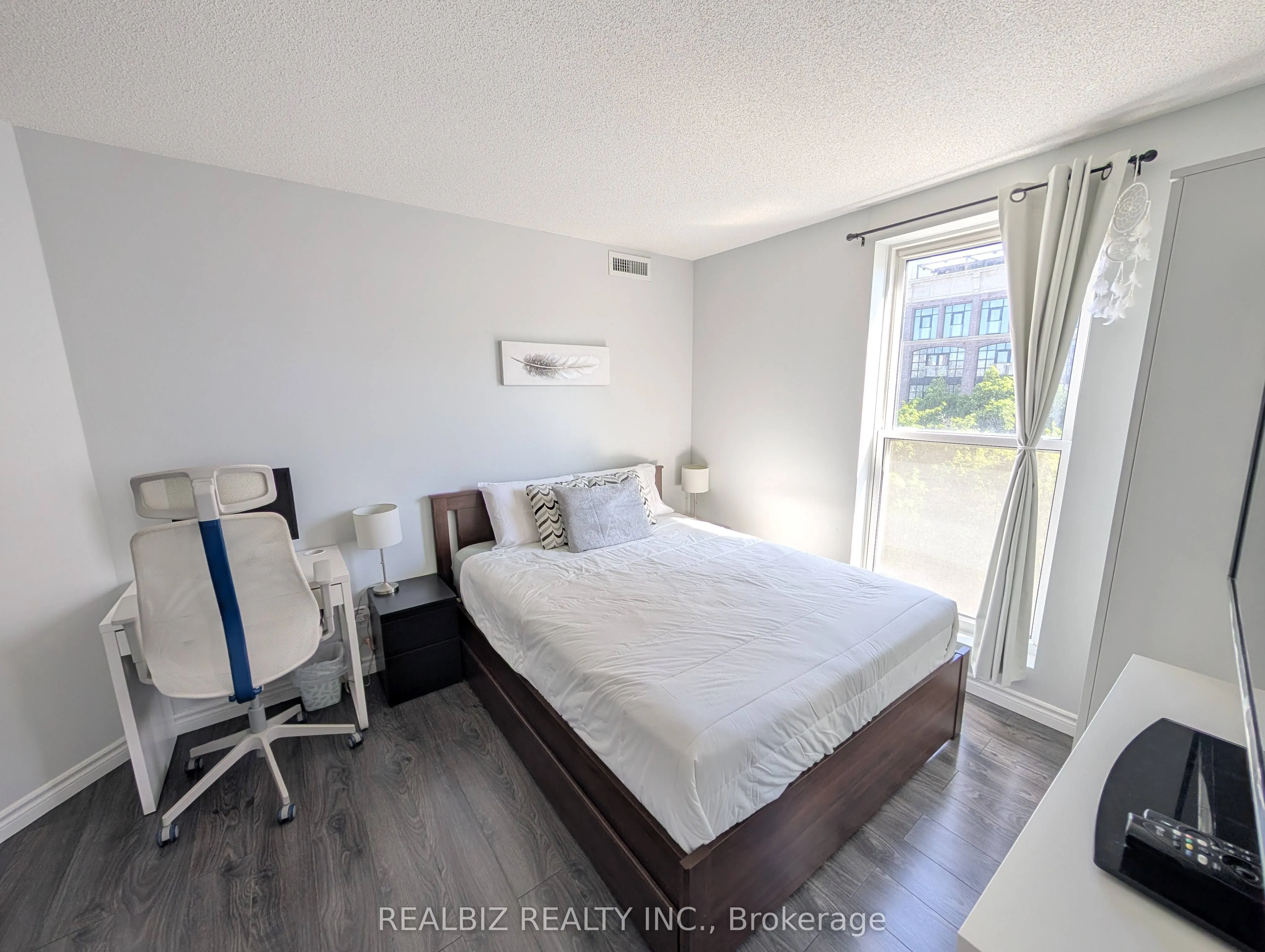 135 James Street S #512