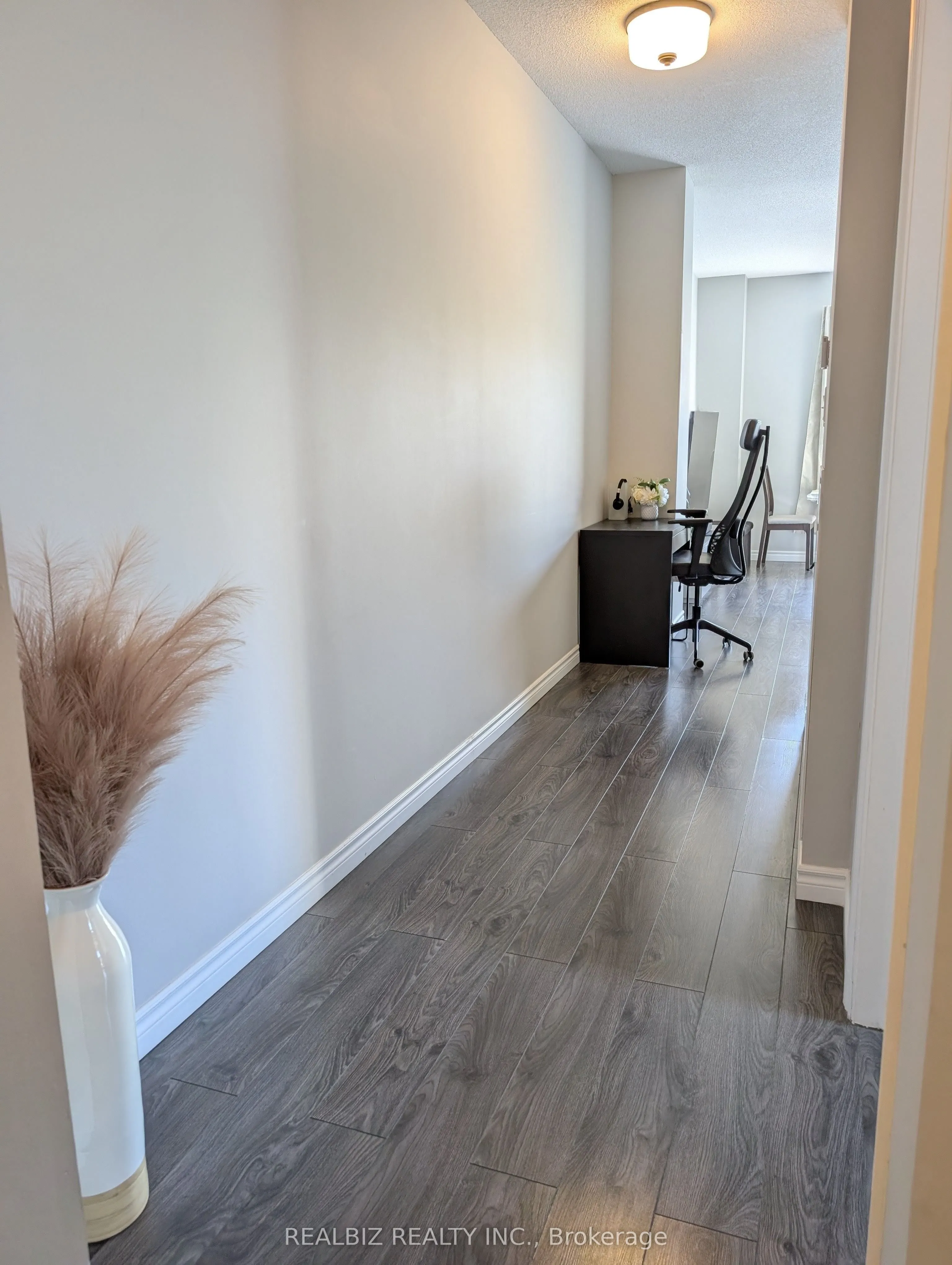 135 James Street S #512