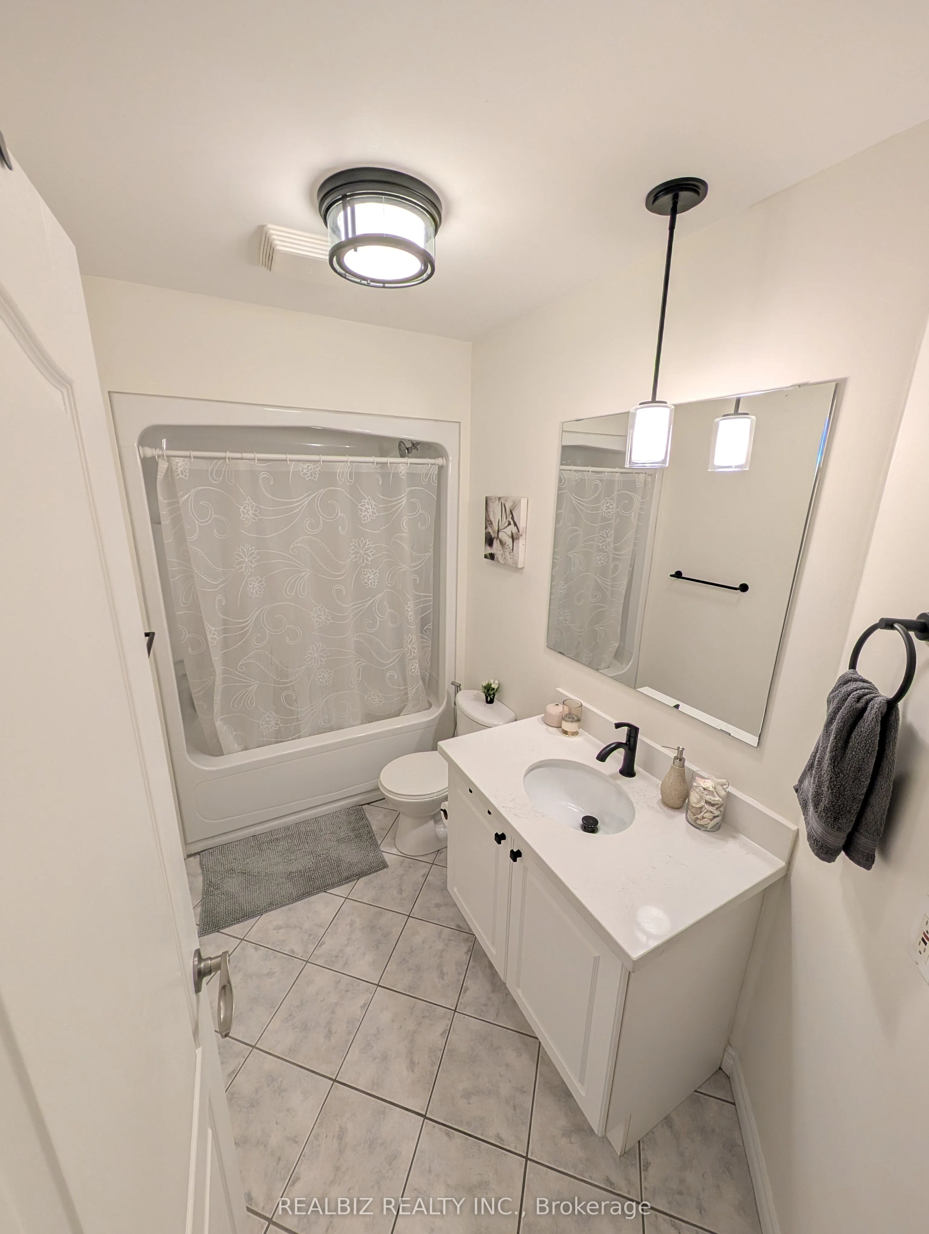 135 James Street S #512