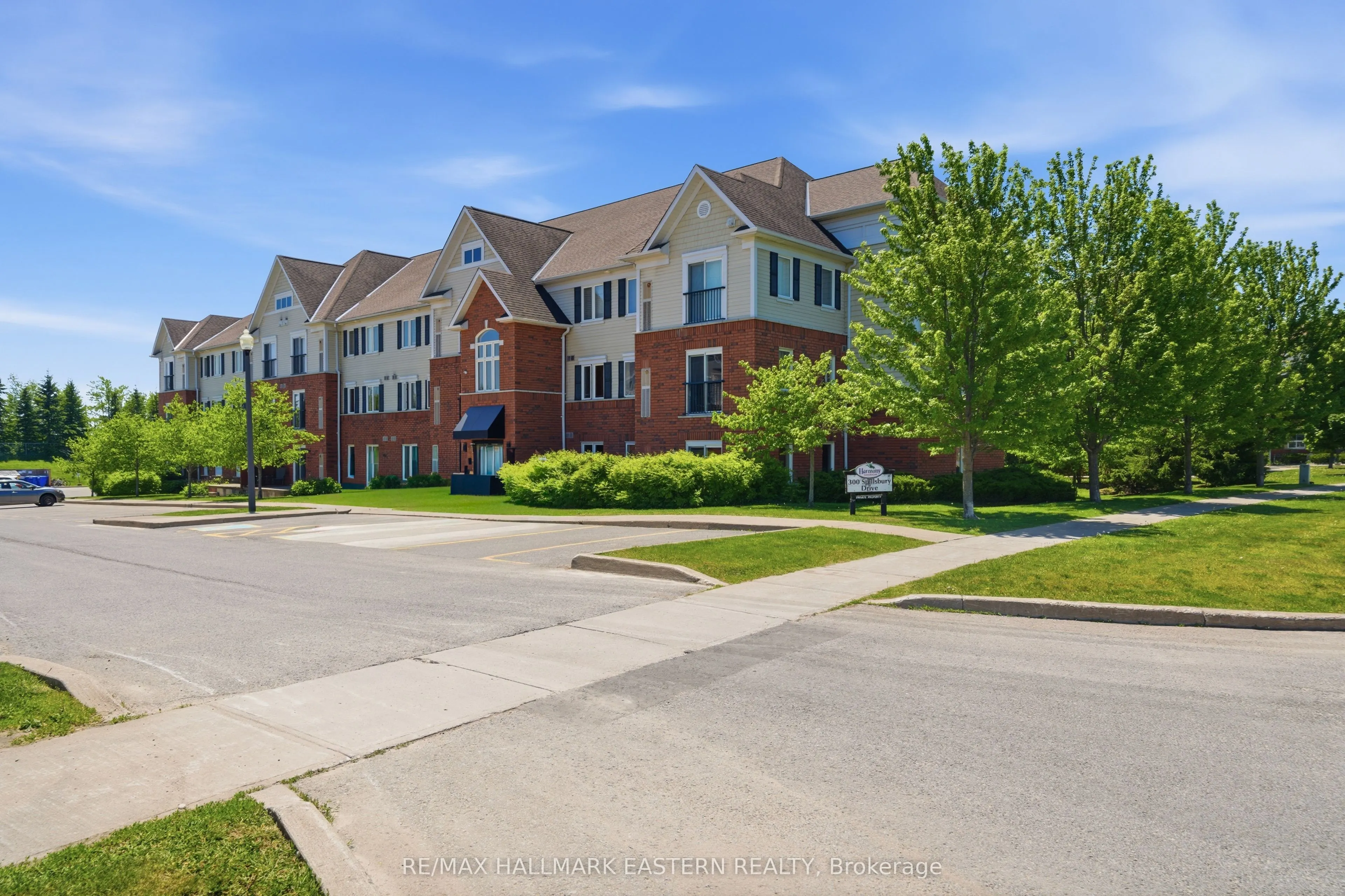 300 Spillsbury Drive #101
