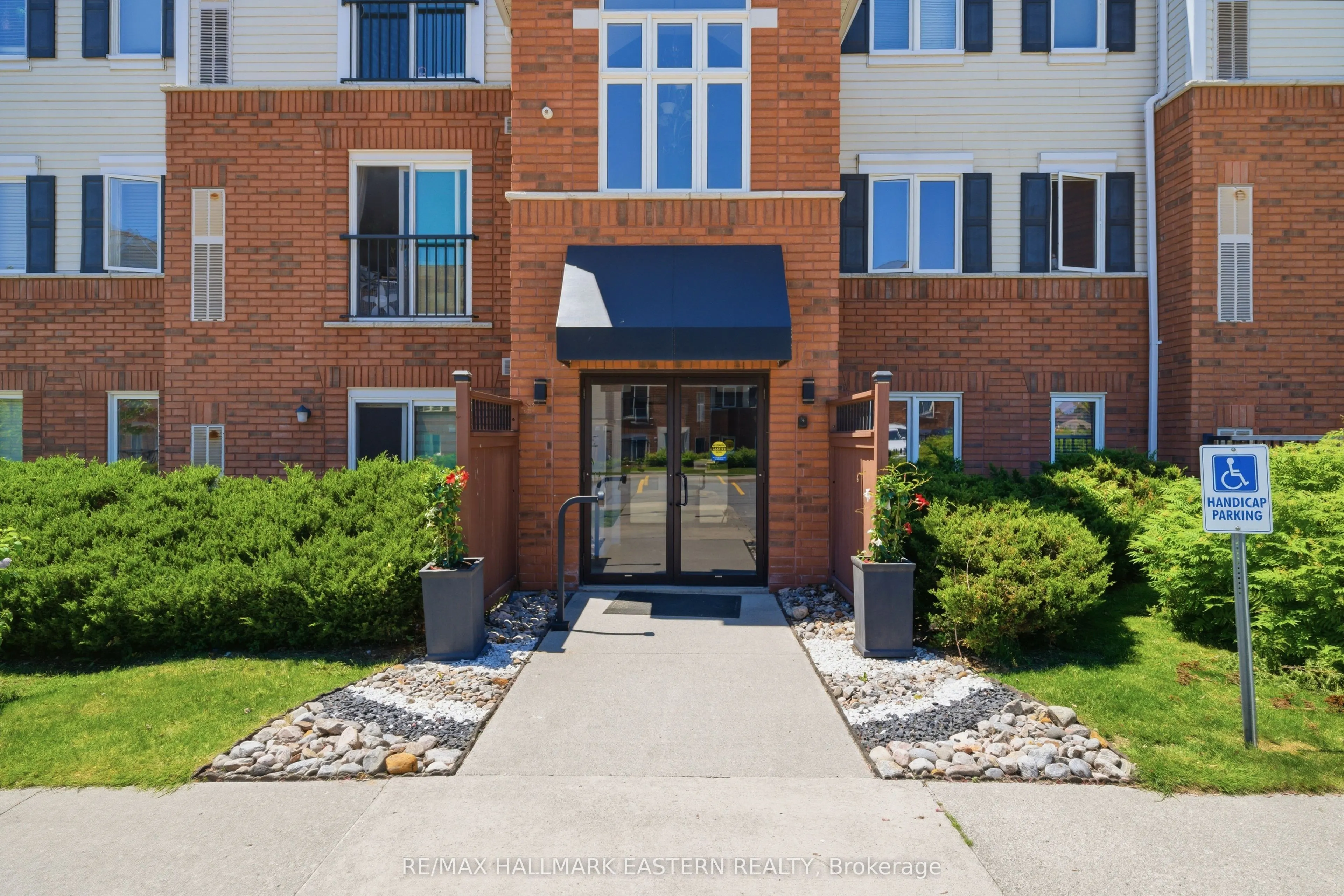 300 Spillsbury Drive #101