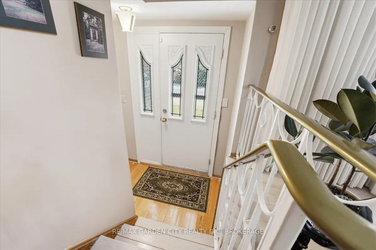 41 Albert Street W