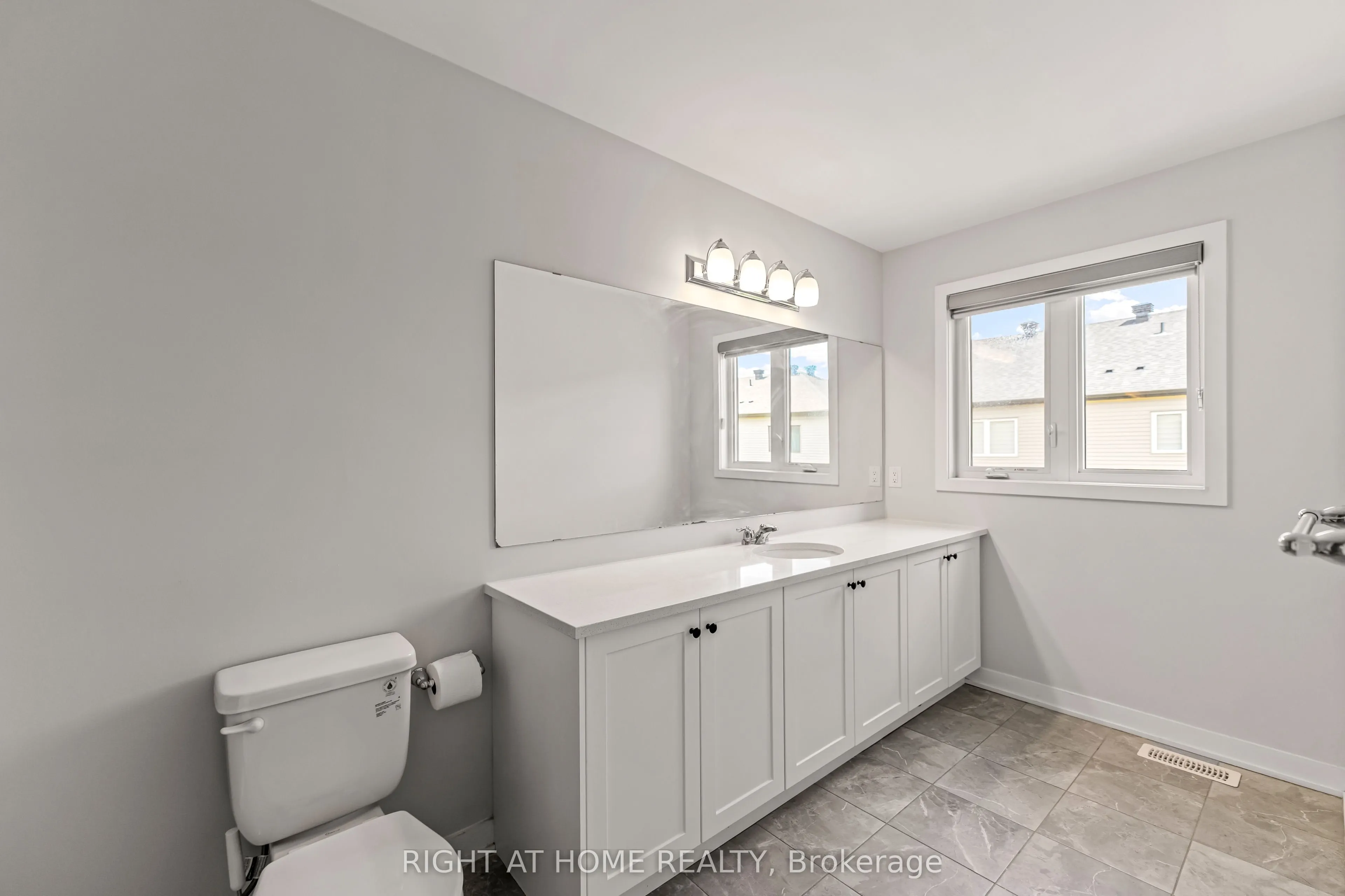 221 Billrian Crescent