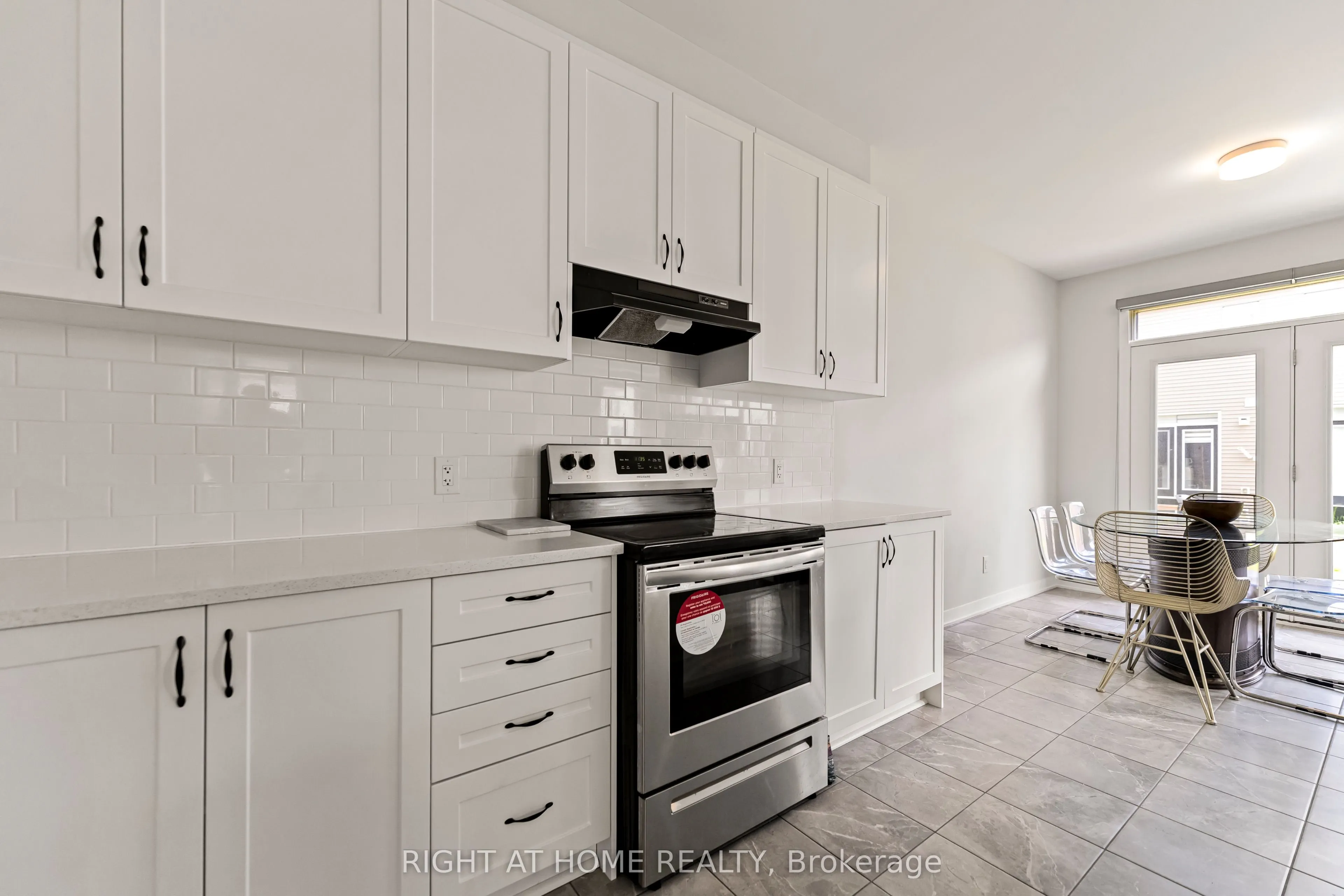 221 Billrian Crescent