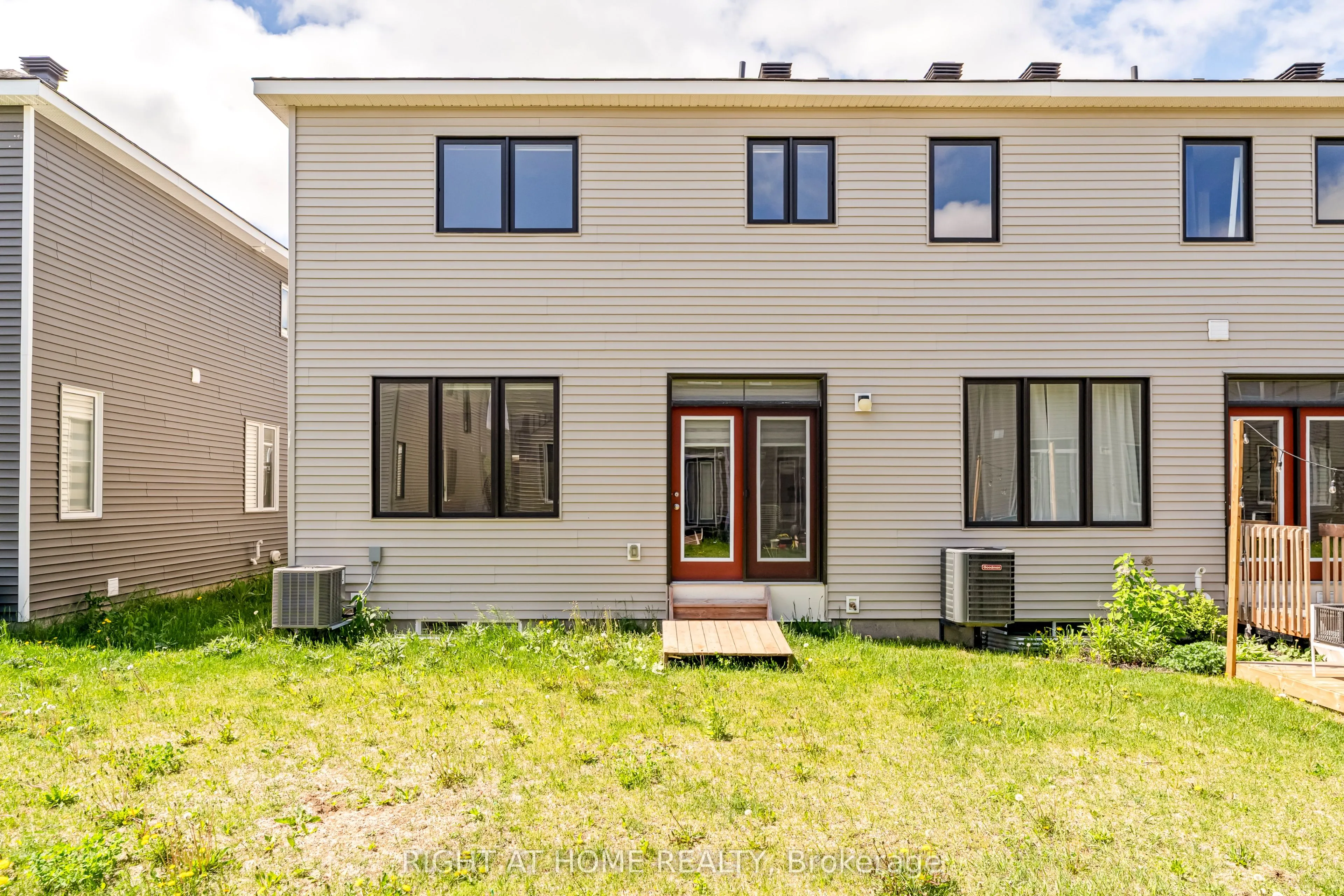 221 Billrian Crescent