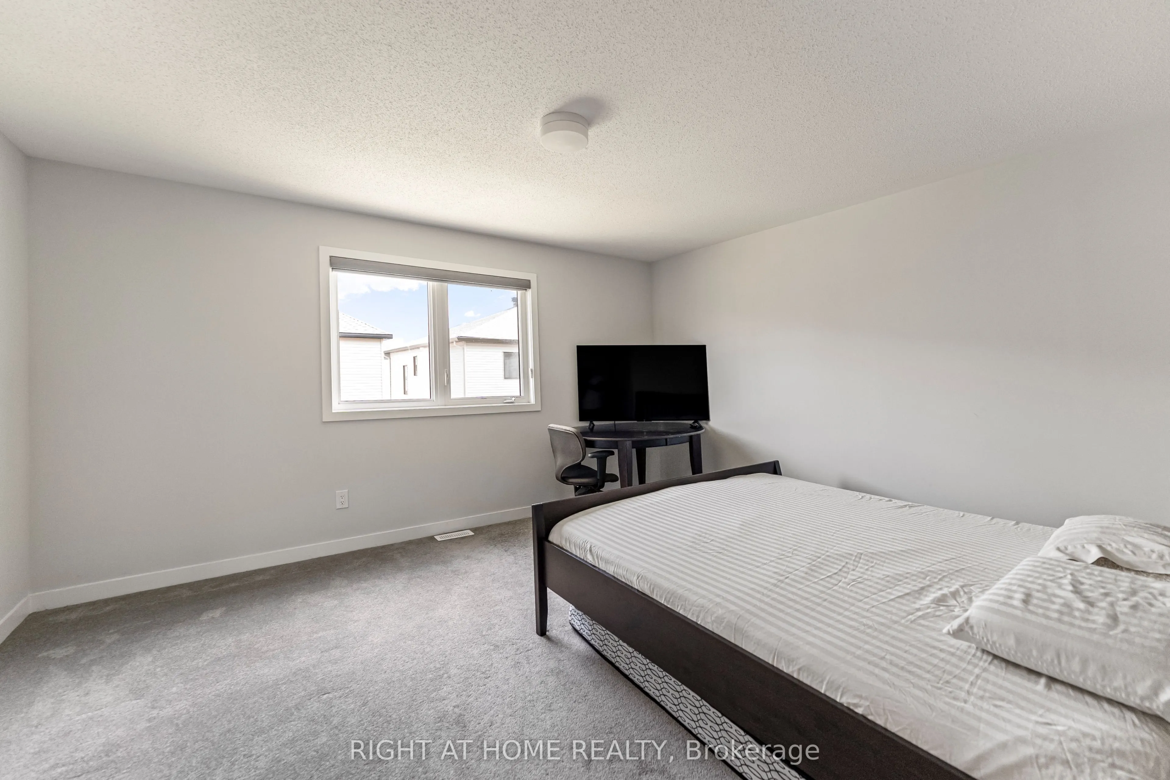 221 Billrian Crescent