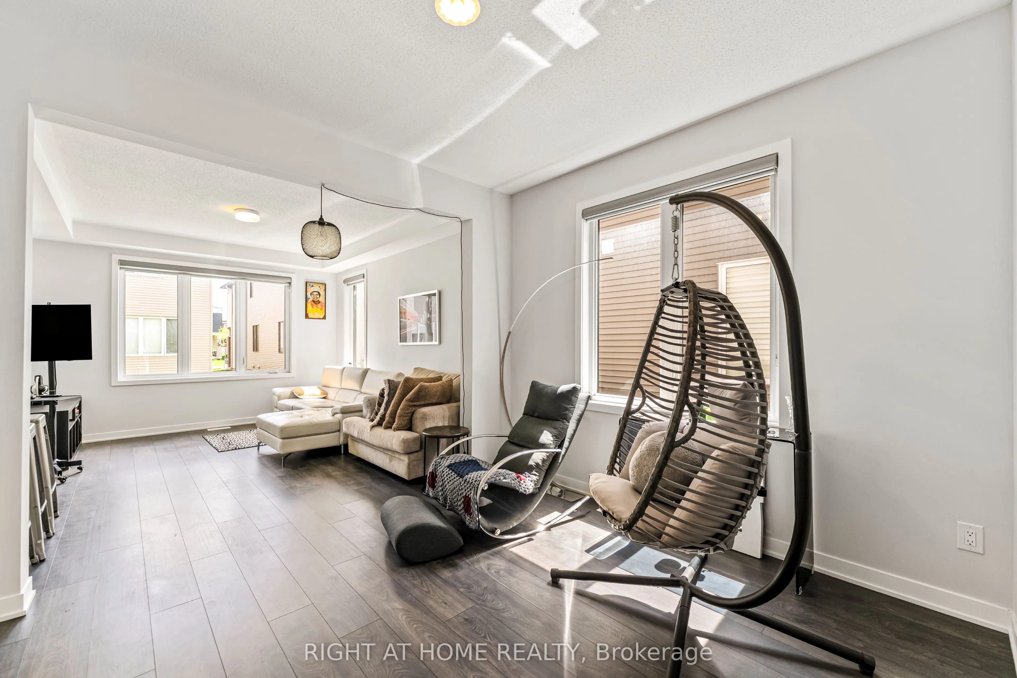 221 Billrian Crescent