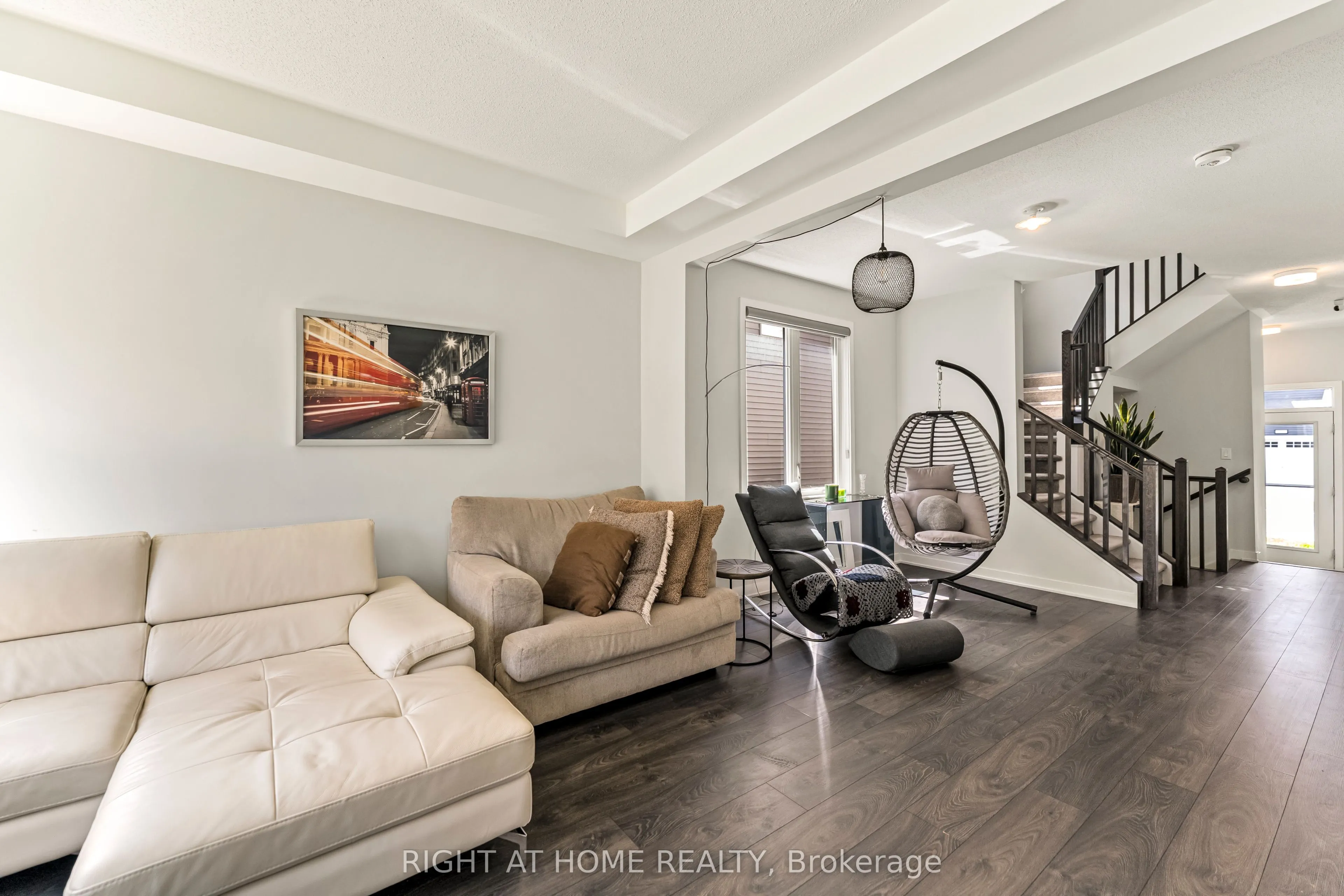 221 Billrian Crescent