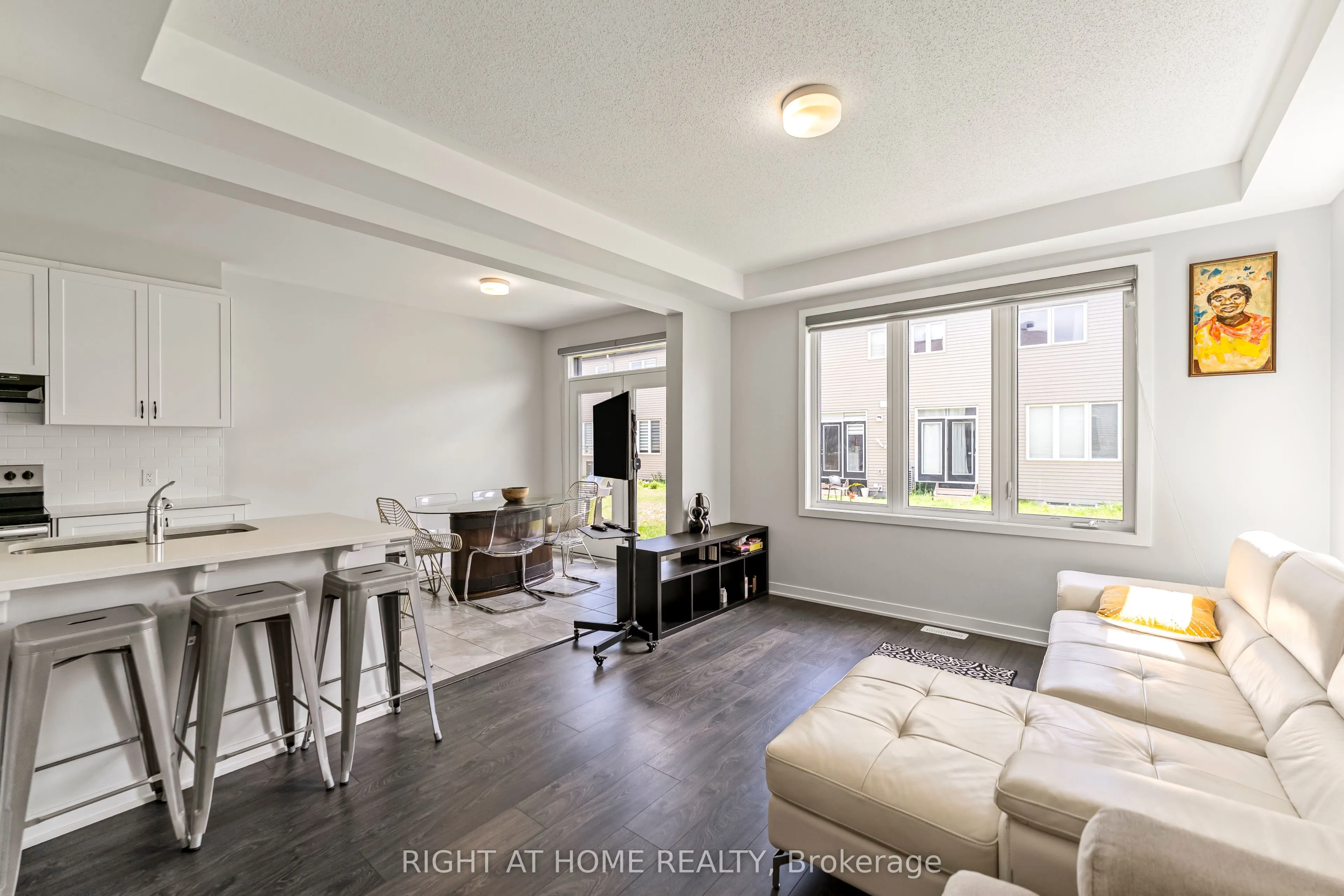 221 Billrian Crescent