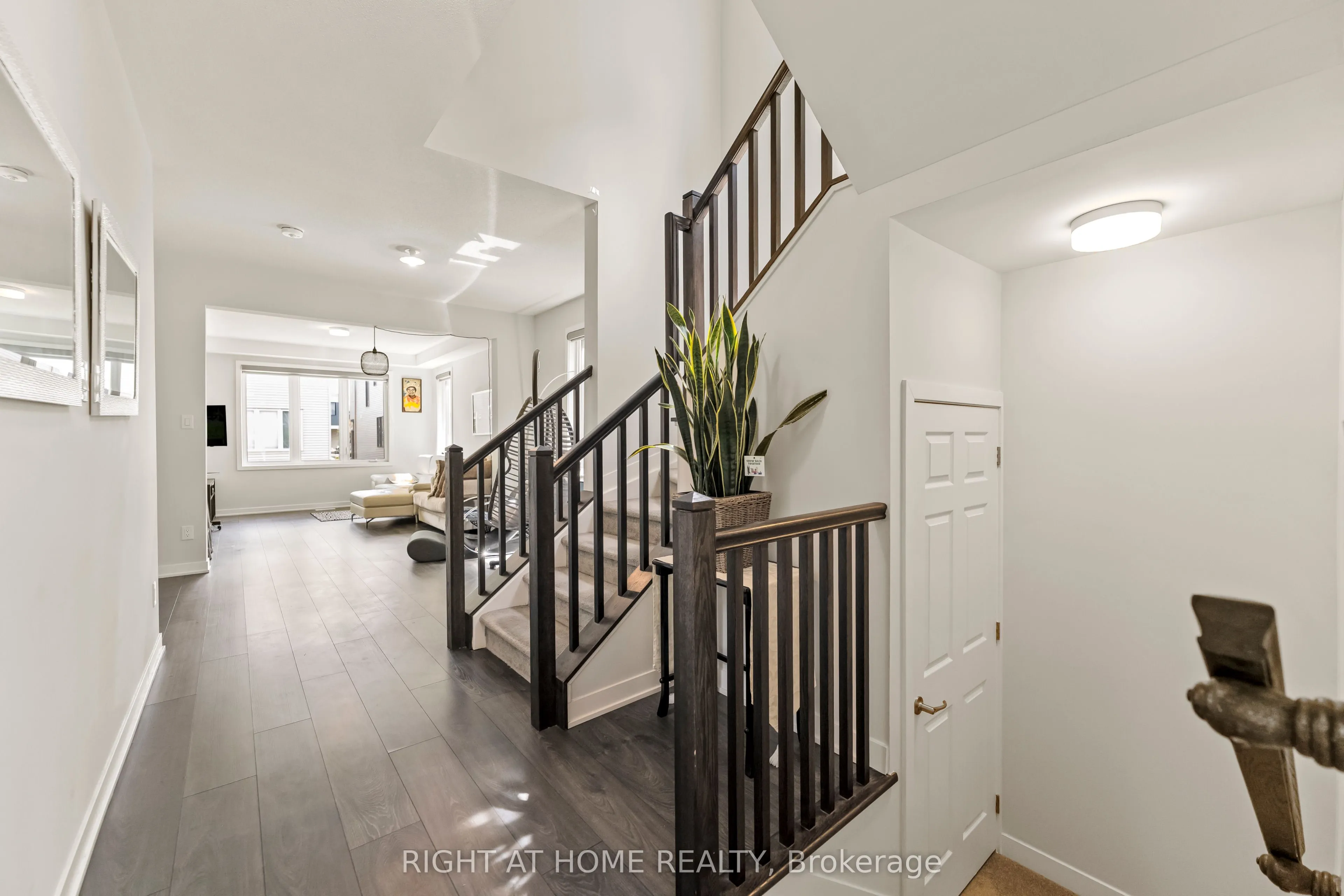 221 Billrian Crescent