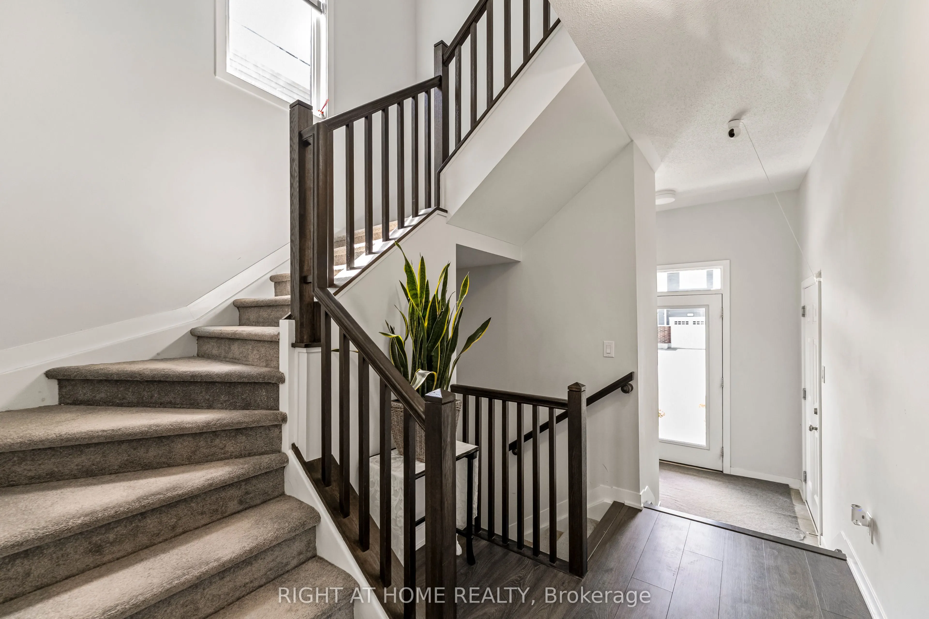 221 Billrian Crescent