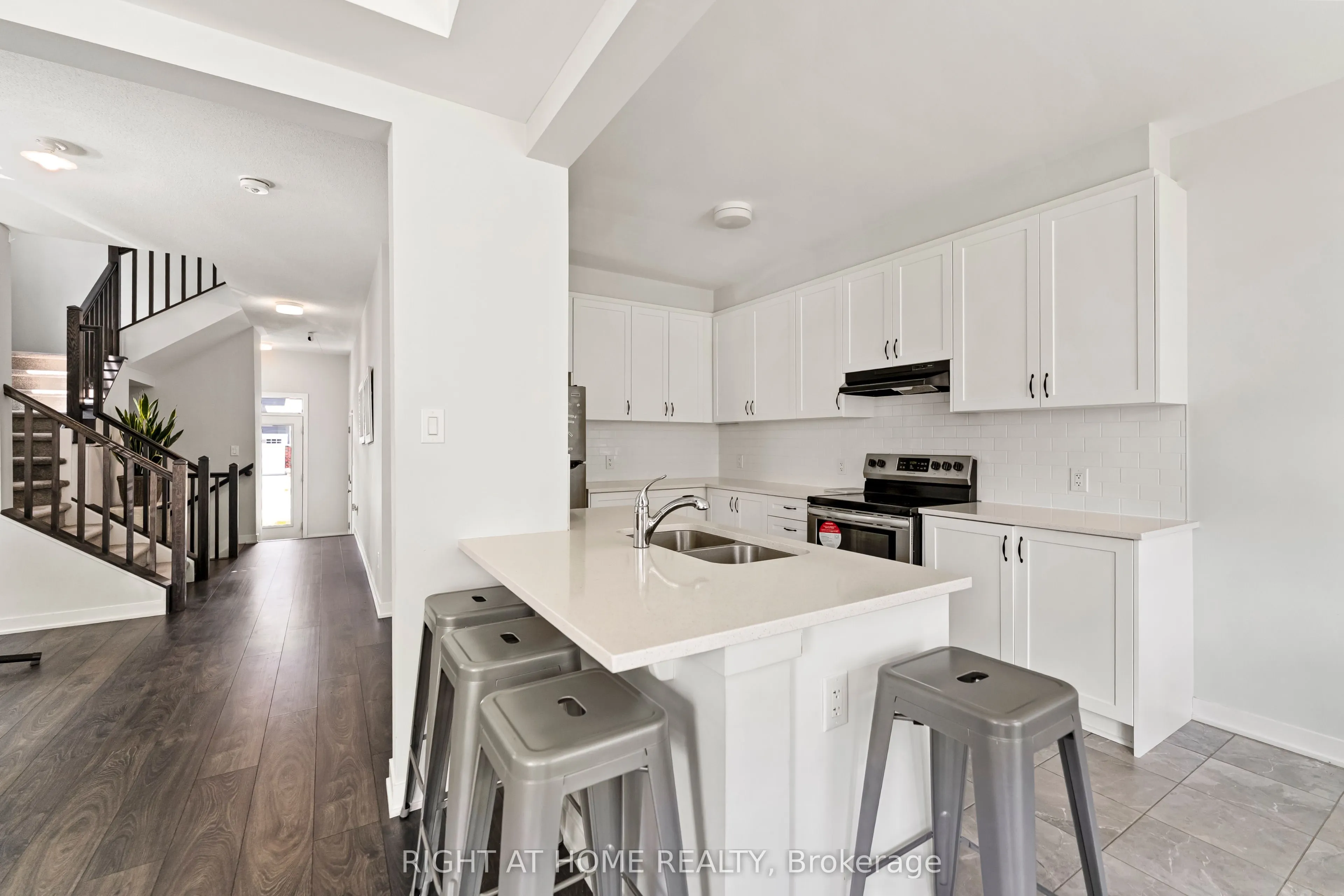 221 Billrian Crescent