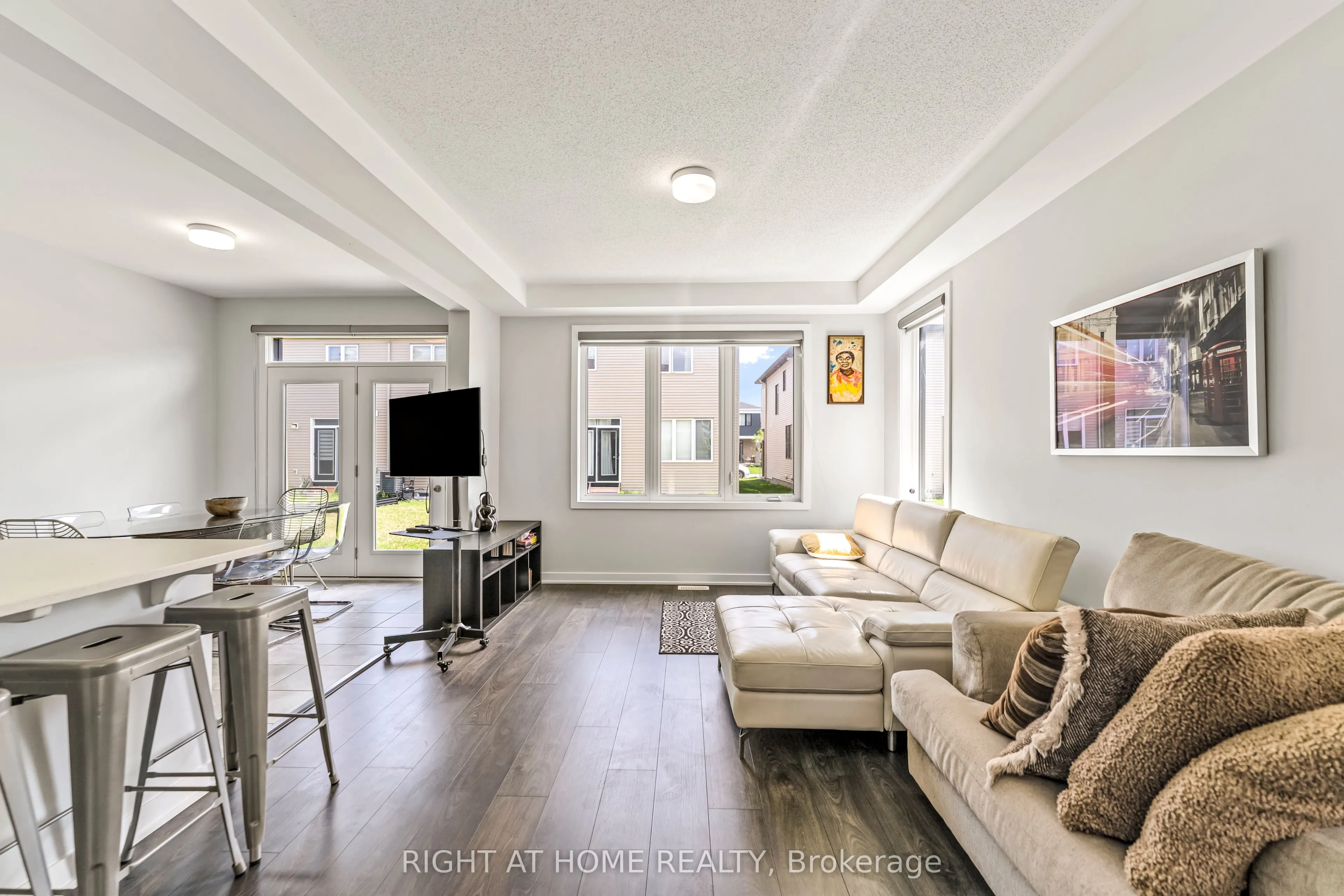 221 Billrian Crescent