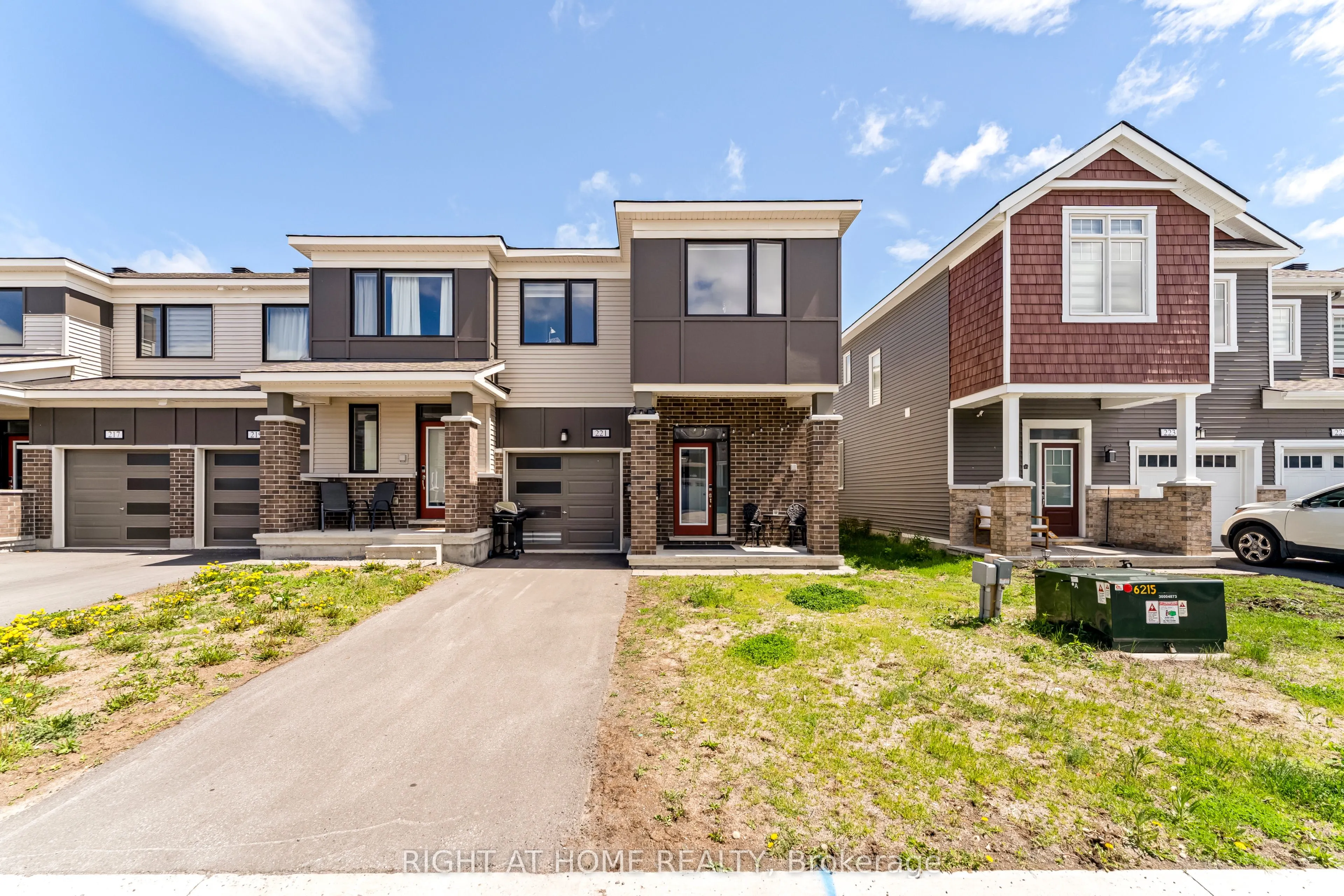 221 Billrian Crescent