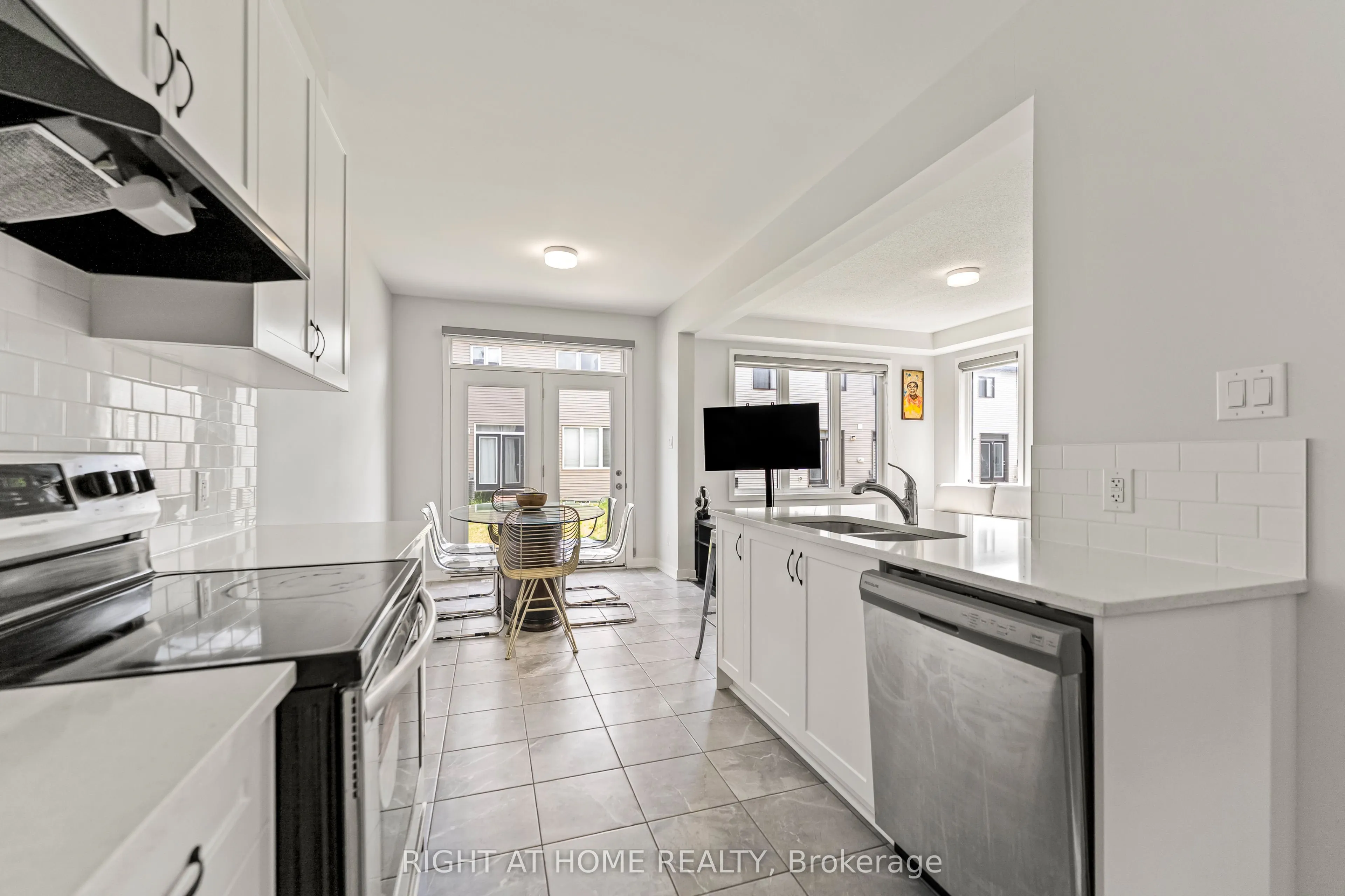 221 Billrian Crescent