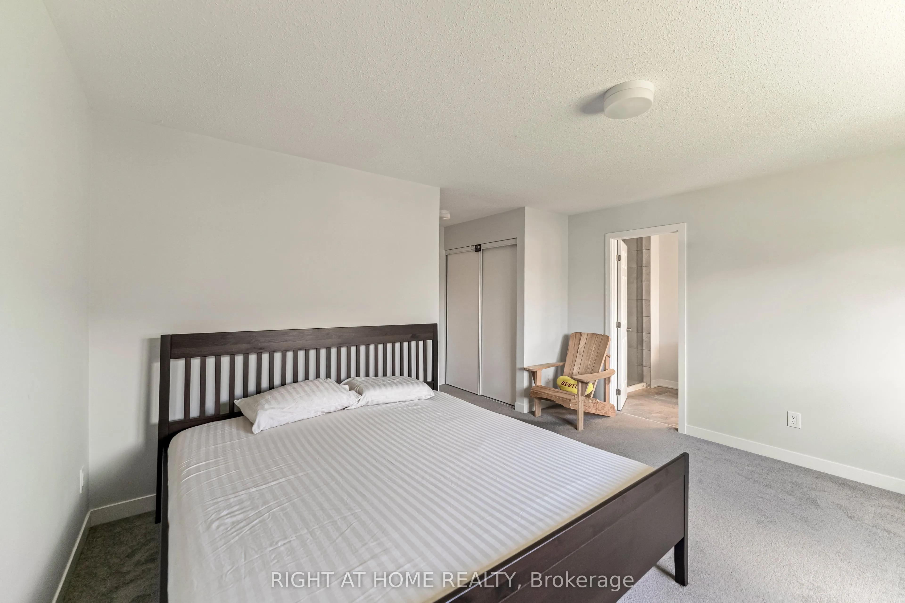 221 Billrian Crescent